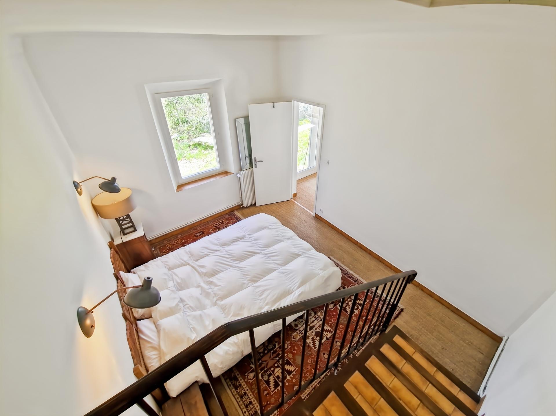 Photo 7 of the listing.