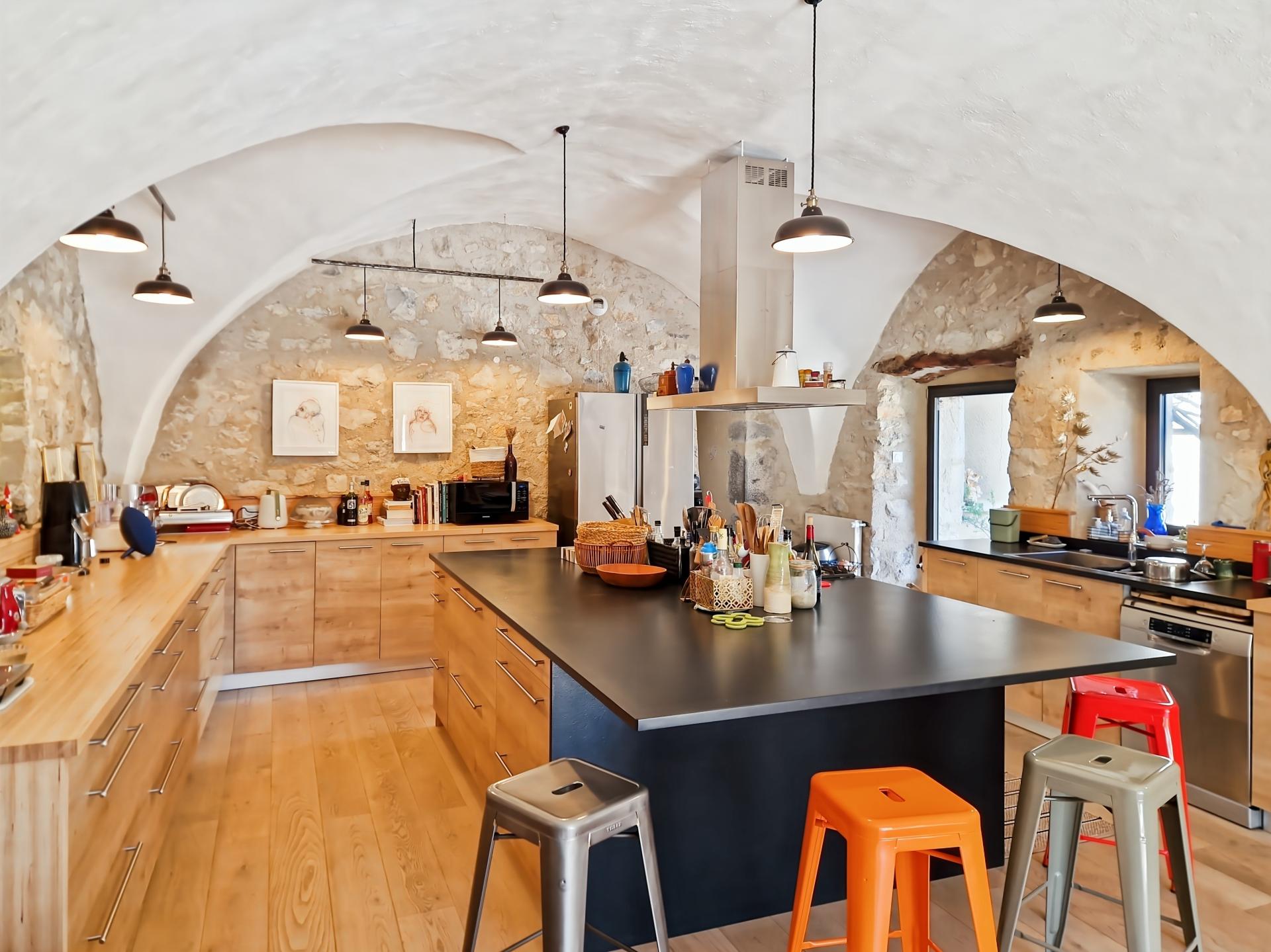 Photo 5 of the listing.