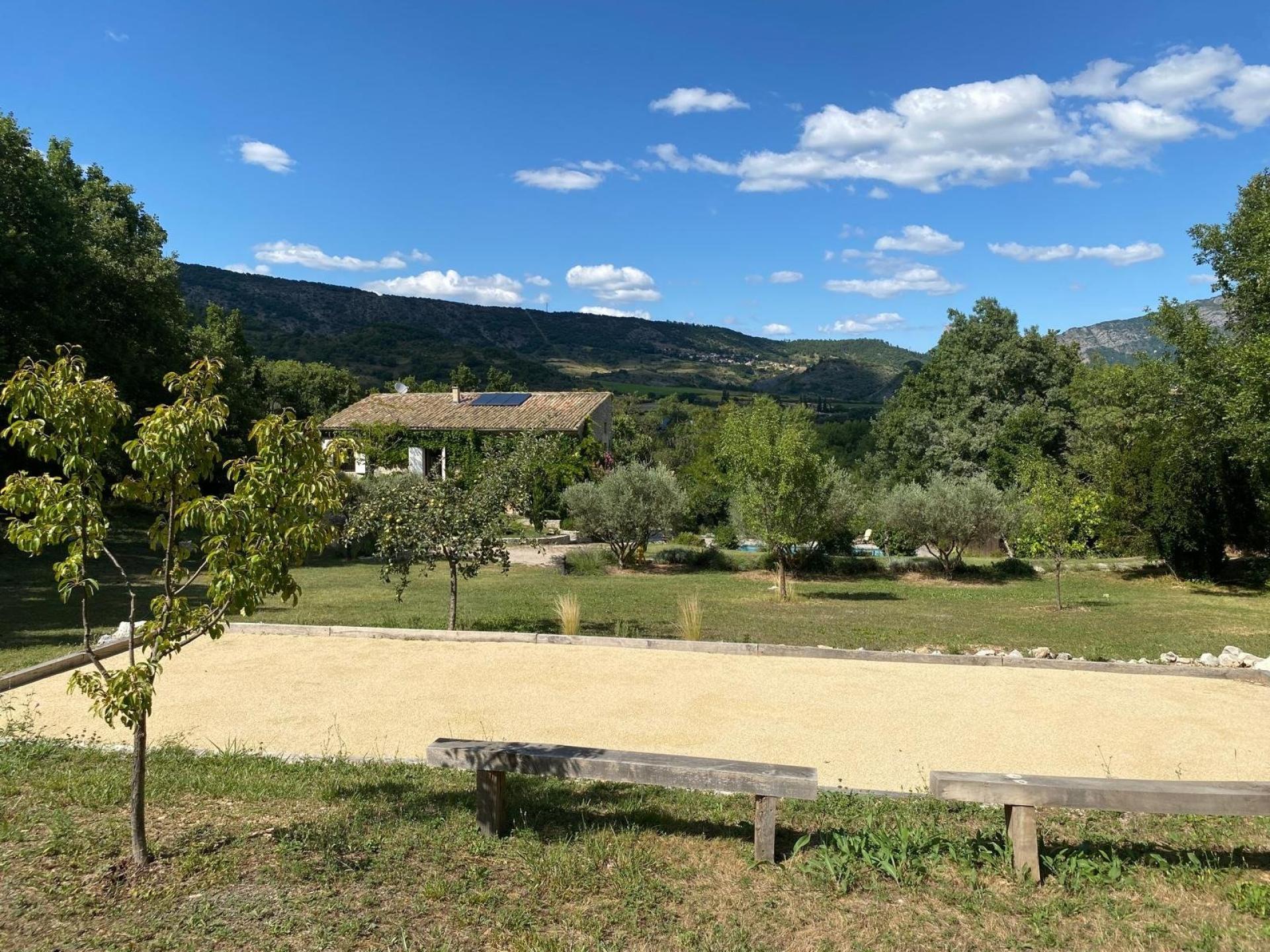 Photo 11 of the listing.