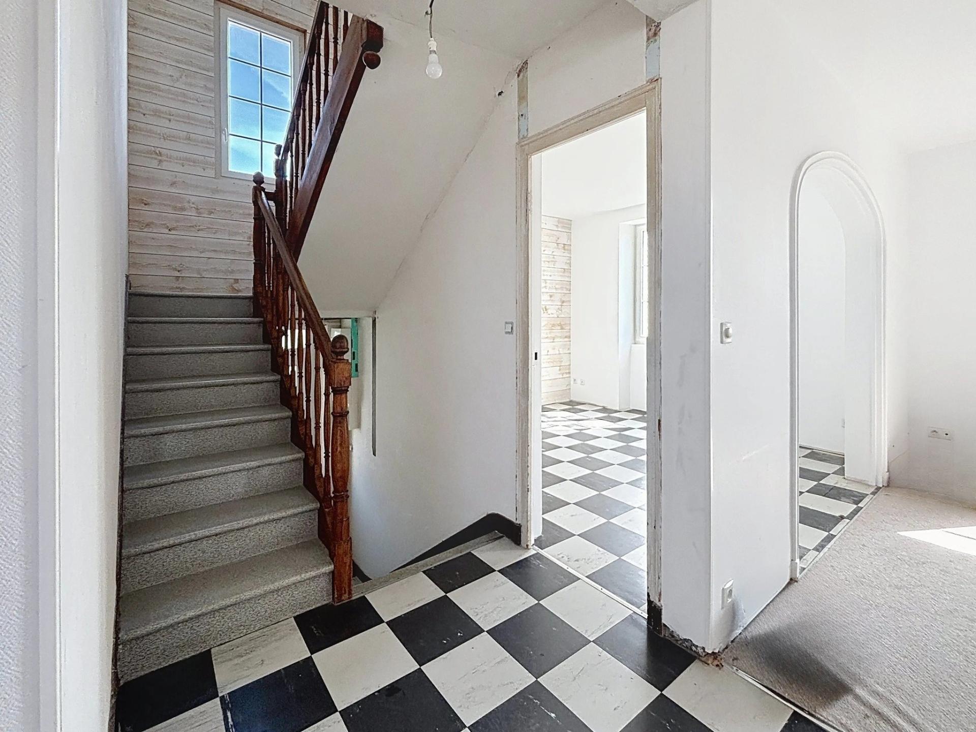 Photo 5 of the listing.