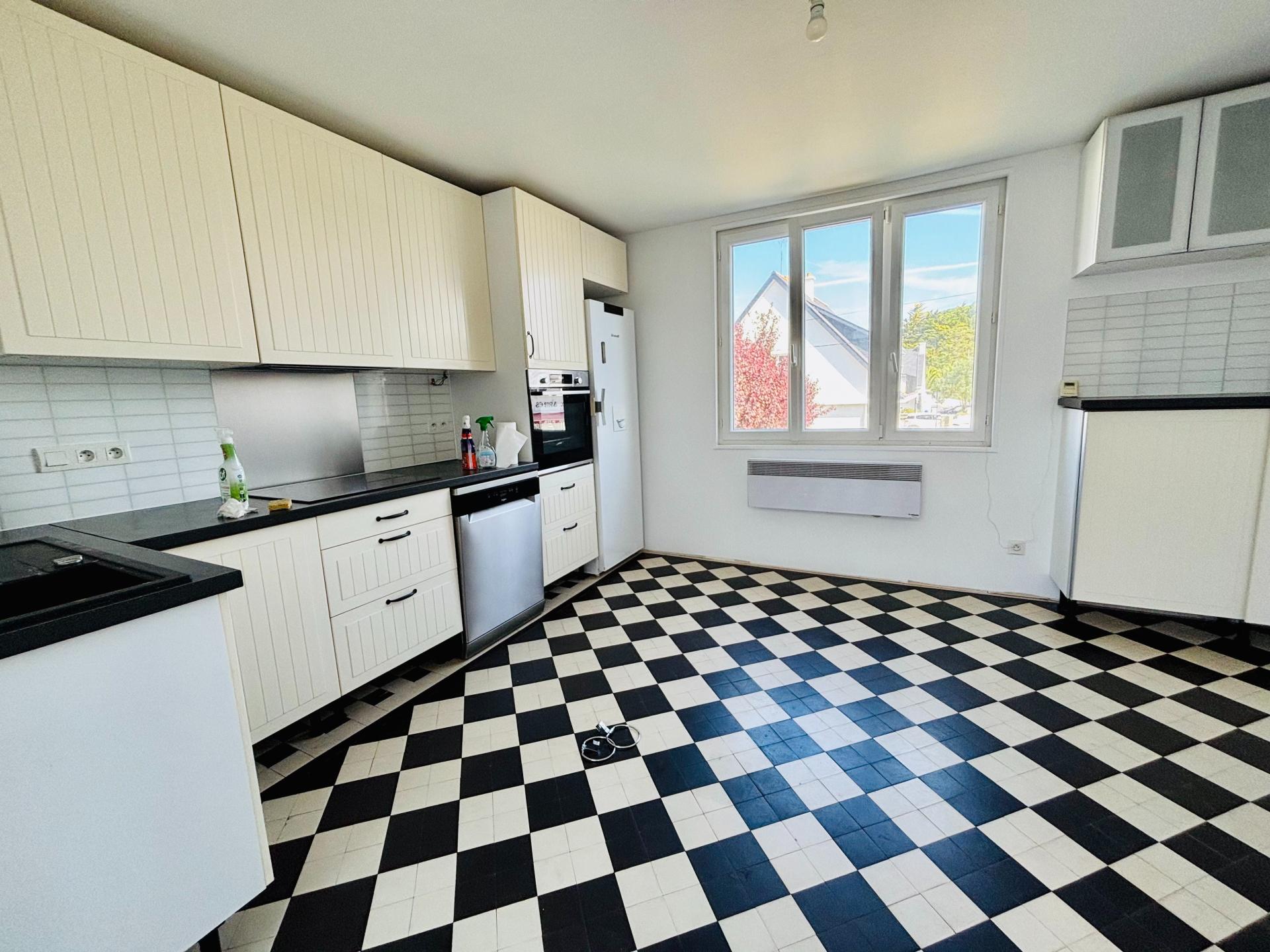 Photo 6 of the listing.