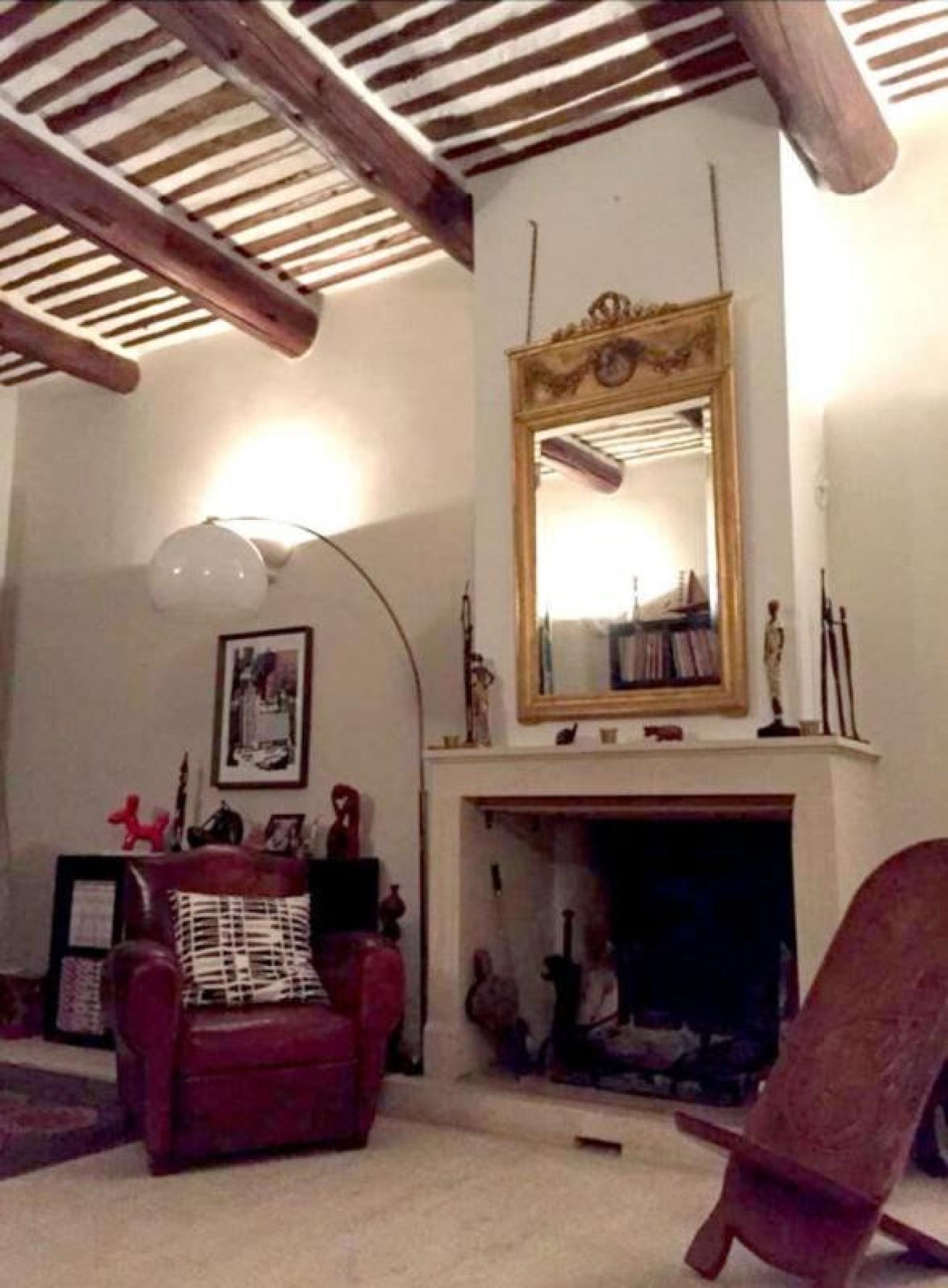 Photo 2 of the listing.