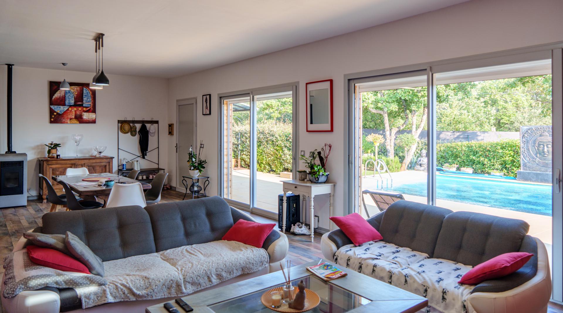 Photo 11 of the listing.