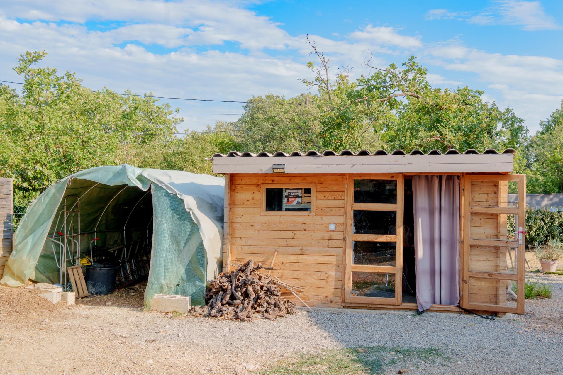 Photo 5 of the listing.