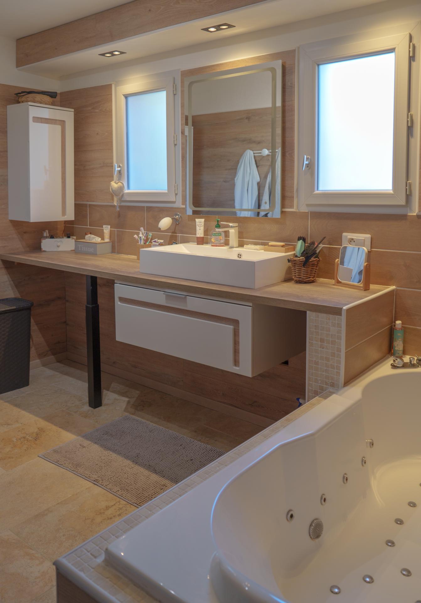 Photo 6 of the listing.