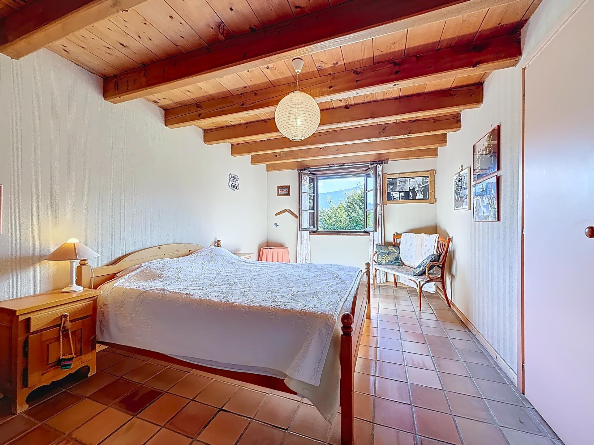 Photo 5 of the listing.