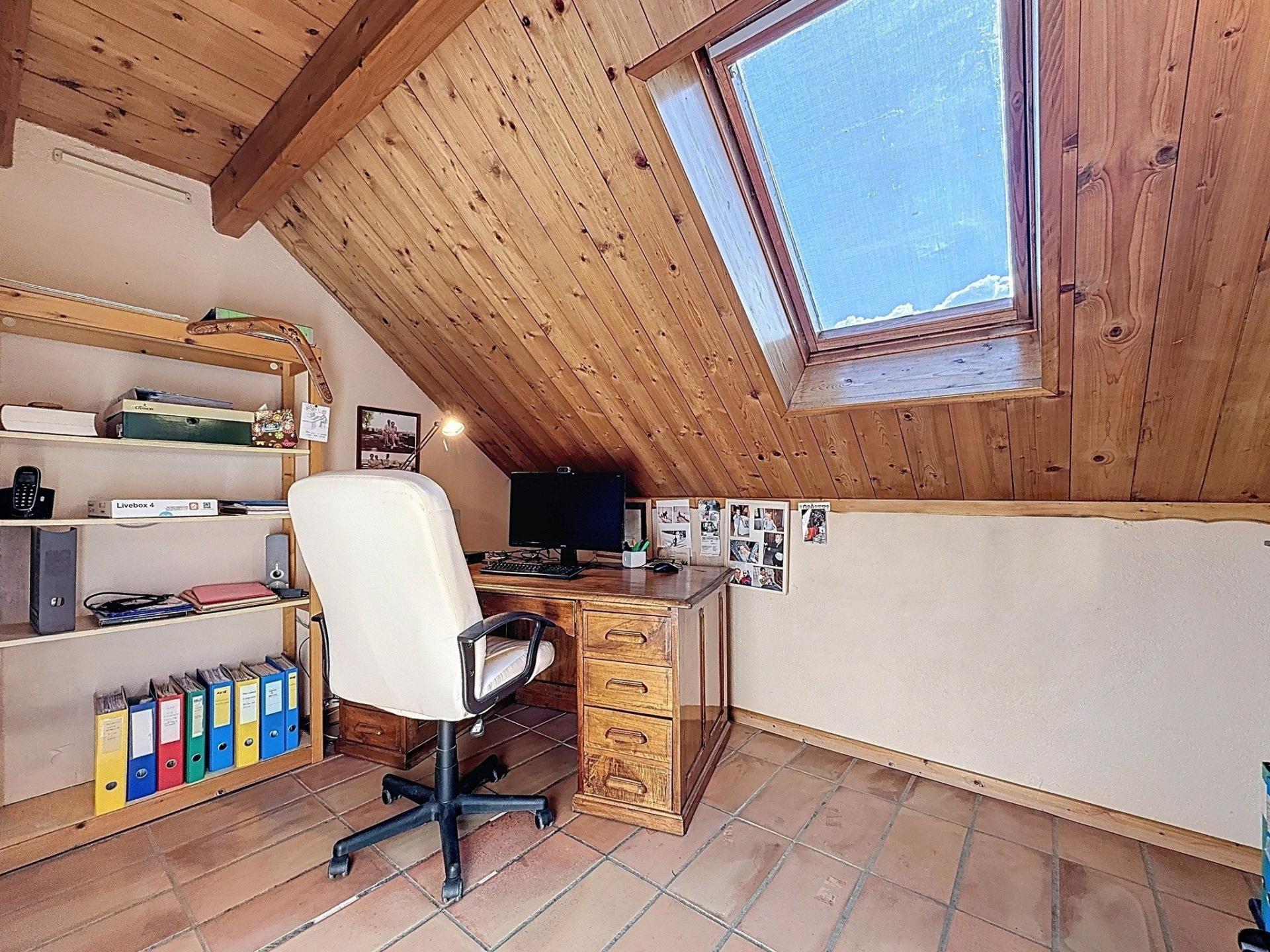 Photo 8 of the listing.