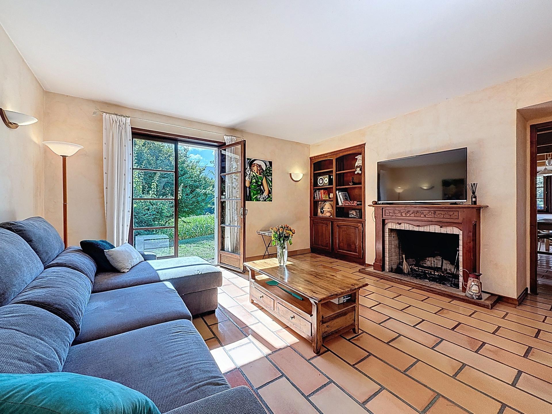 Photo 3 of the listing.