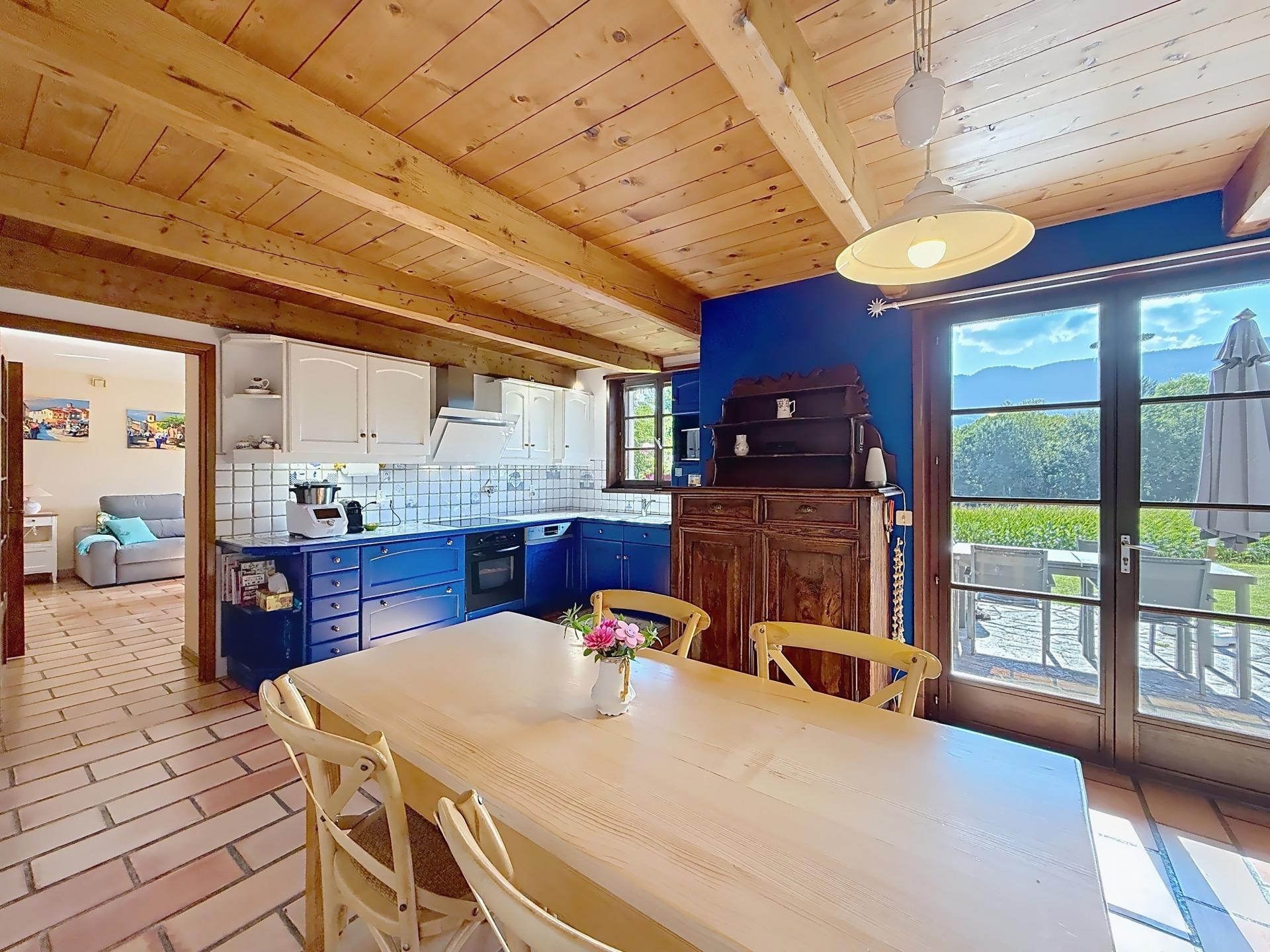 Photo 4 of the listing.