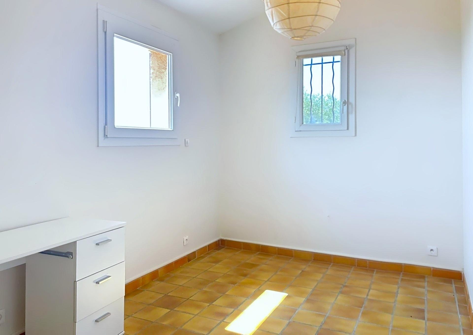 Photo 7 of the listing.