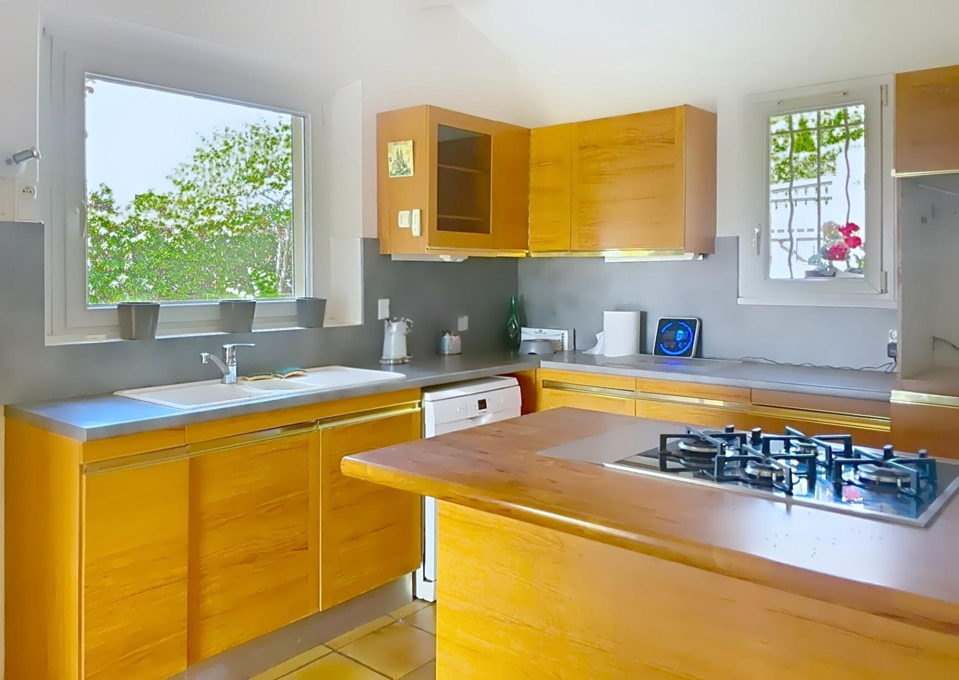 Photo 5 of the listing.