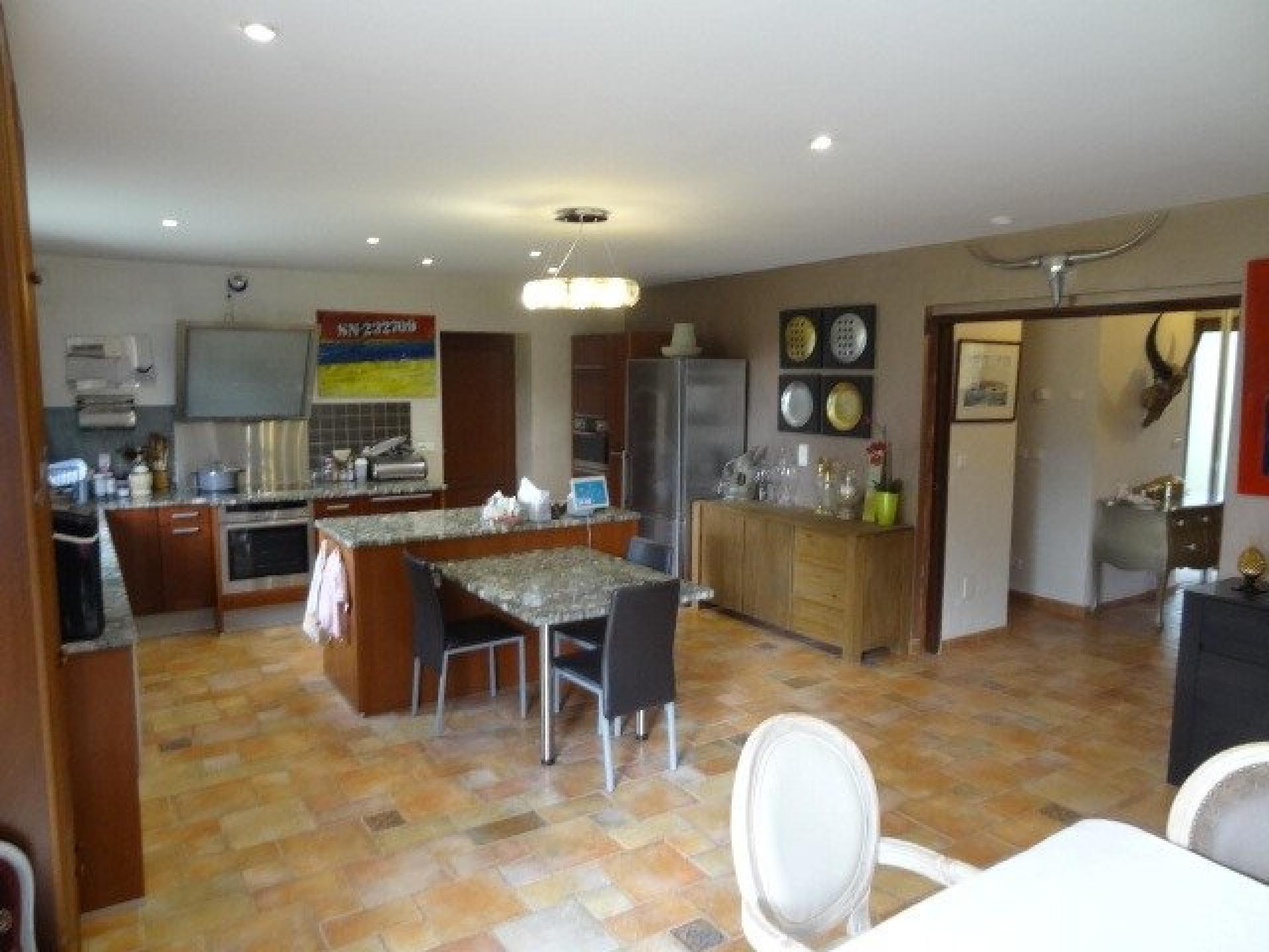 Photo 6 of the listing.