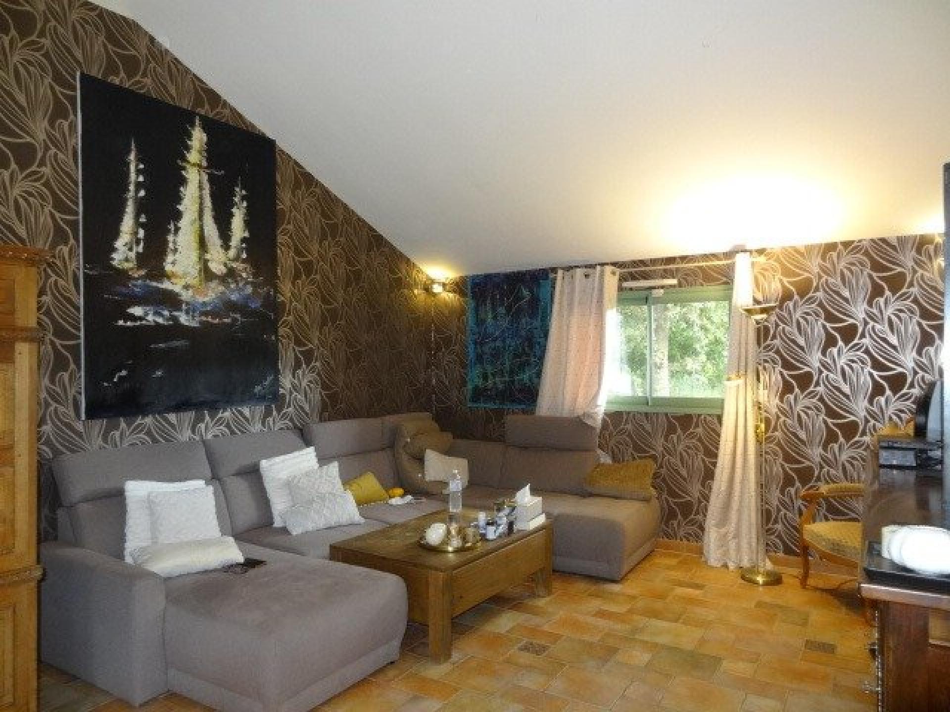 Photo 10 of the listing.