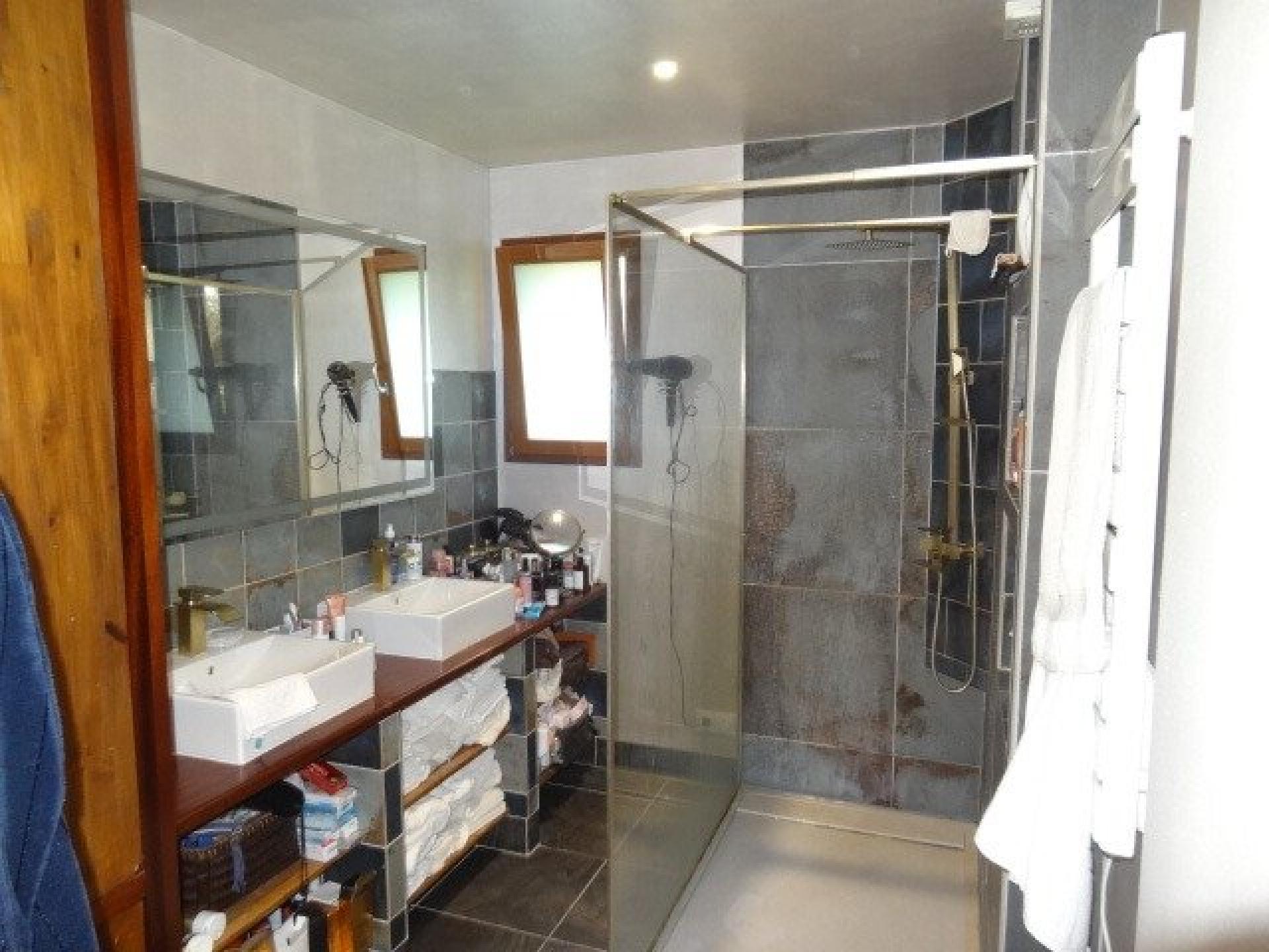 Photo 12 of the listing.