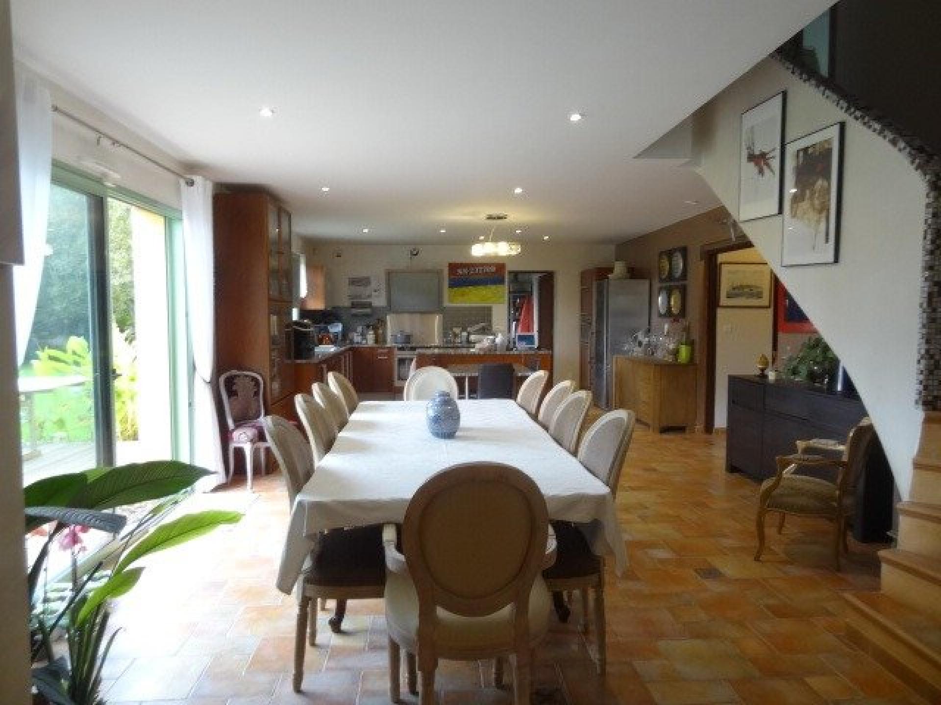 Photo 7 of the listing.