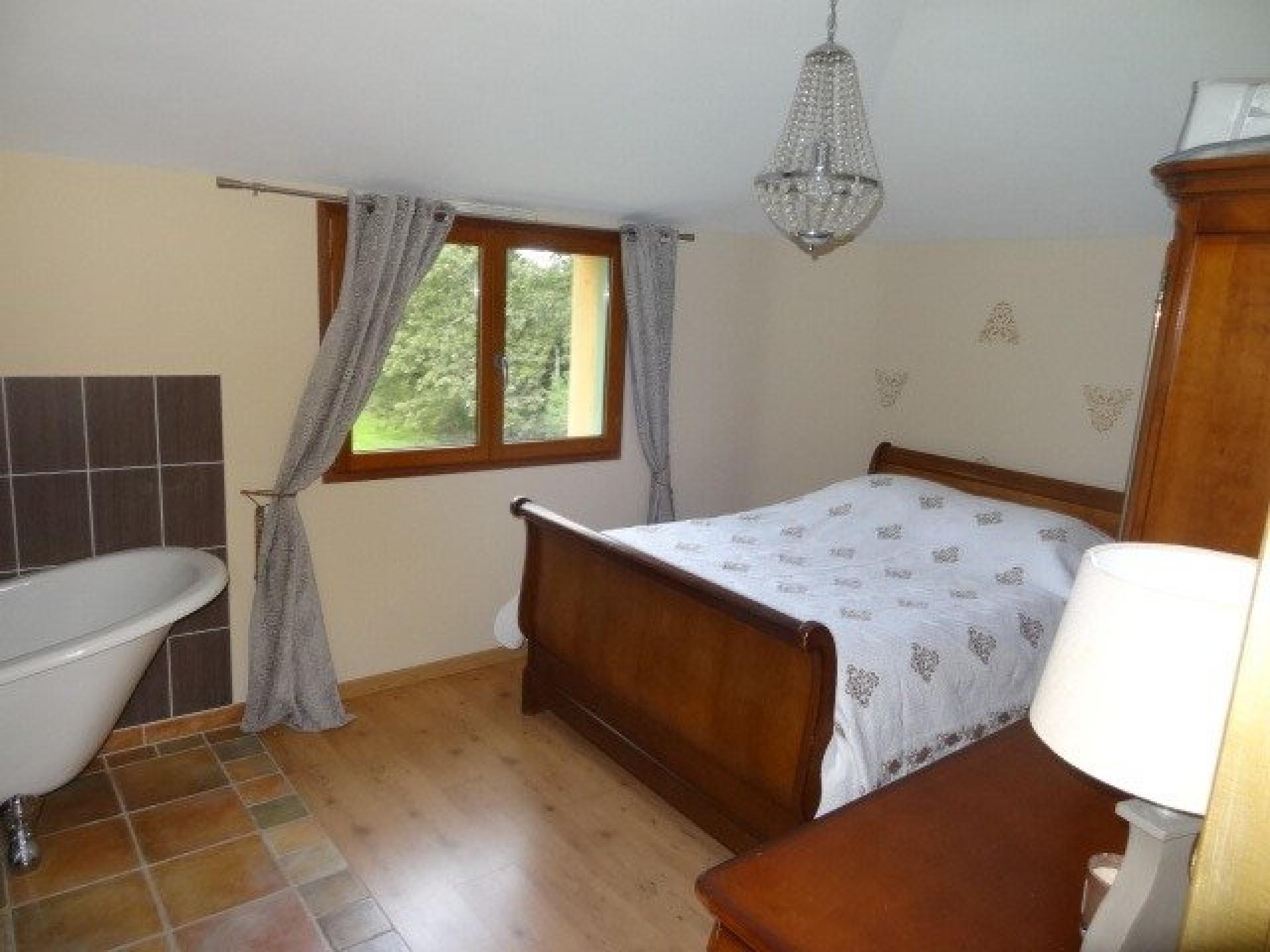 Photo 14 of the listing.