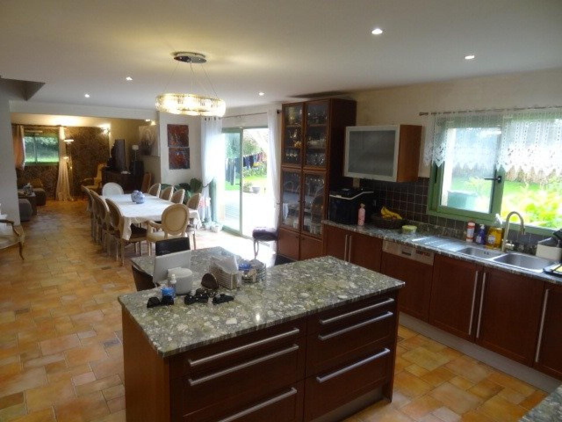 Photo 8 of the listing.