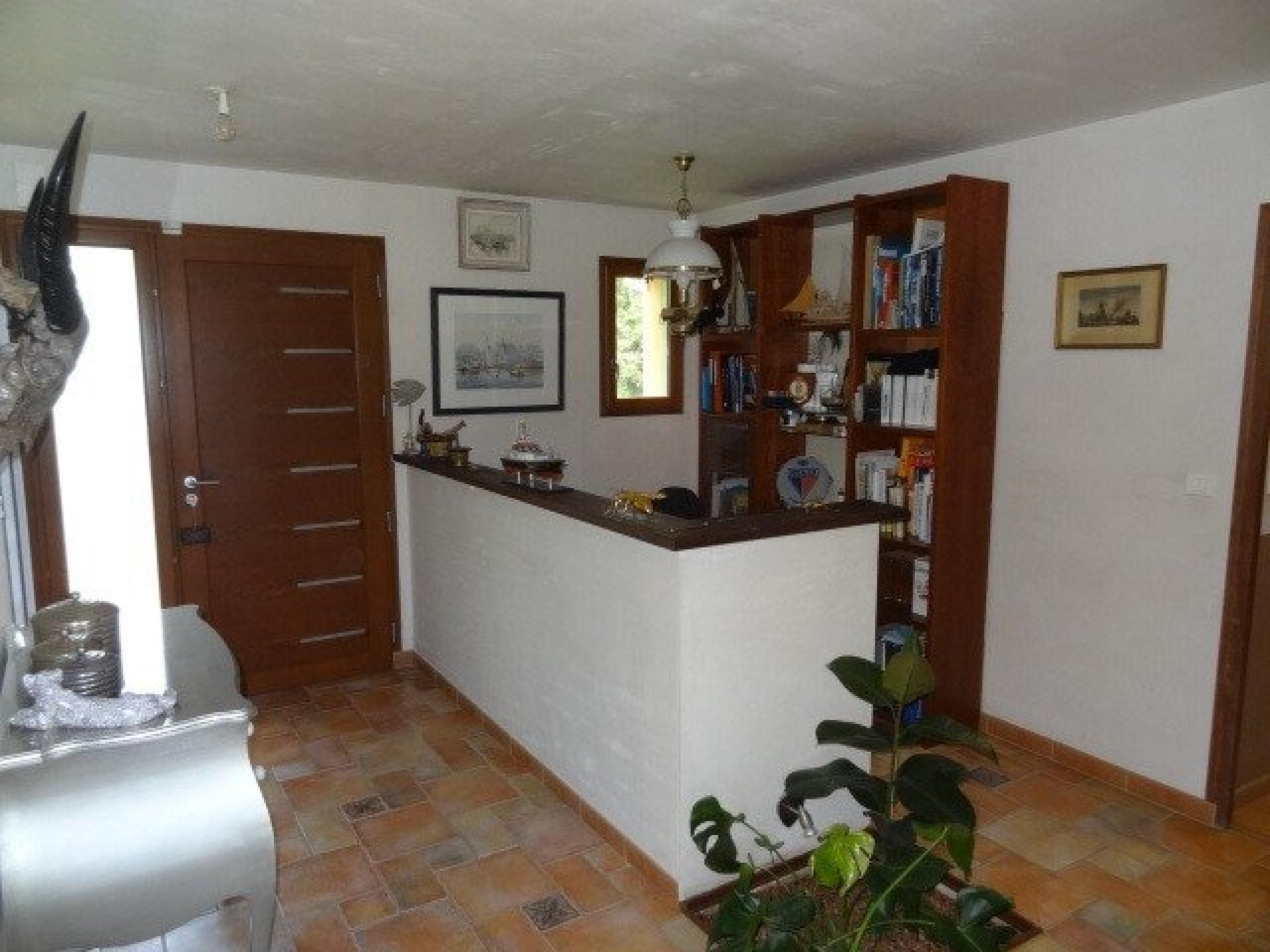 Photo 4 of the listing.