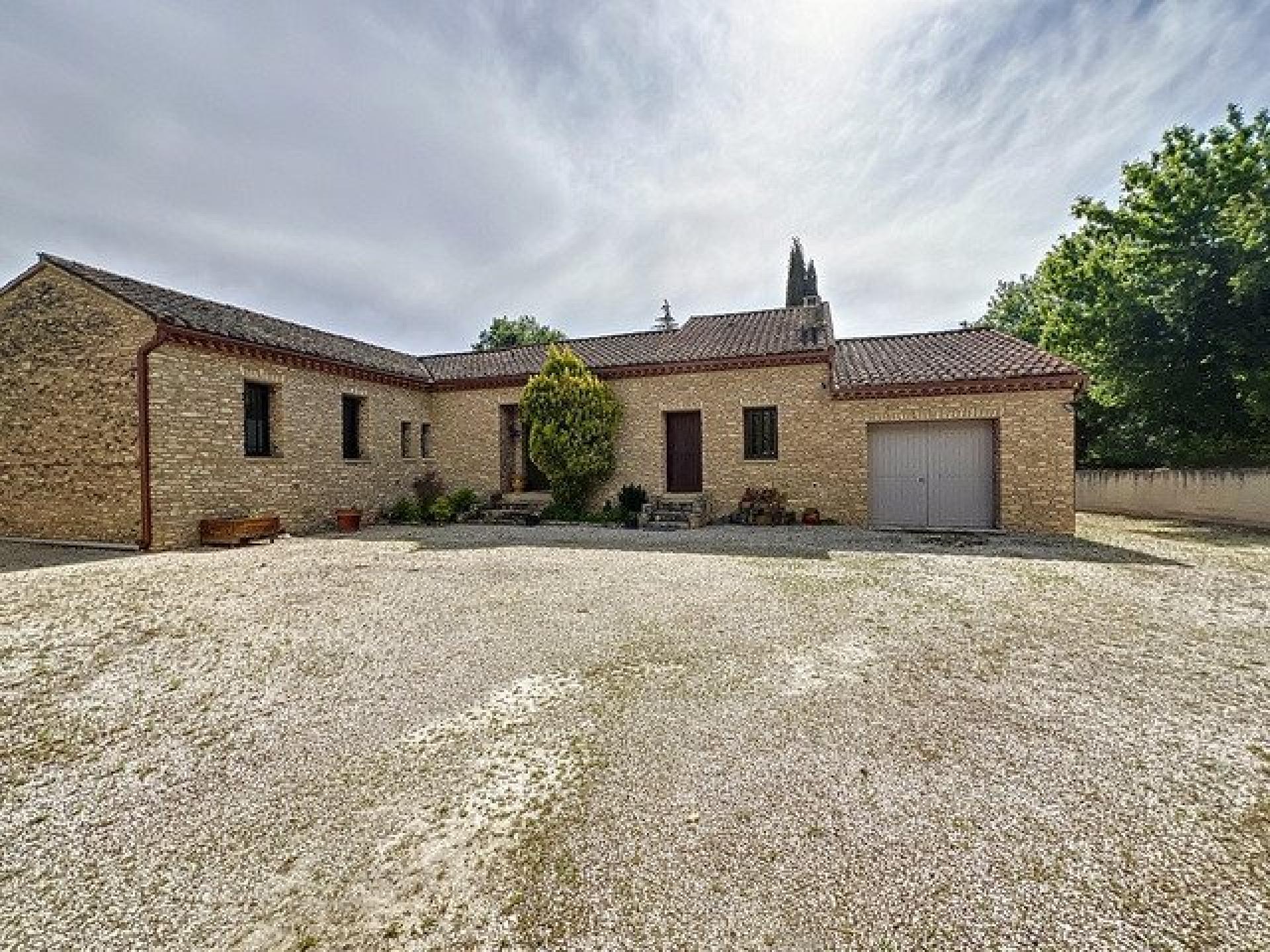 Photo 6 of the listing.