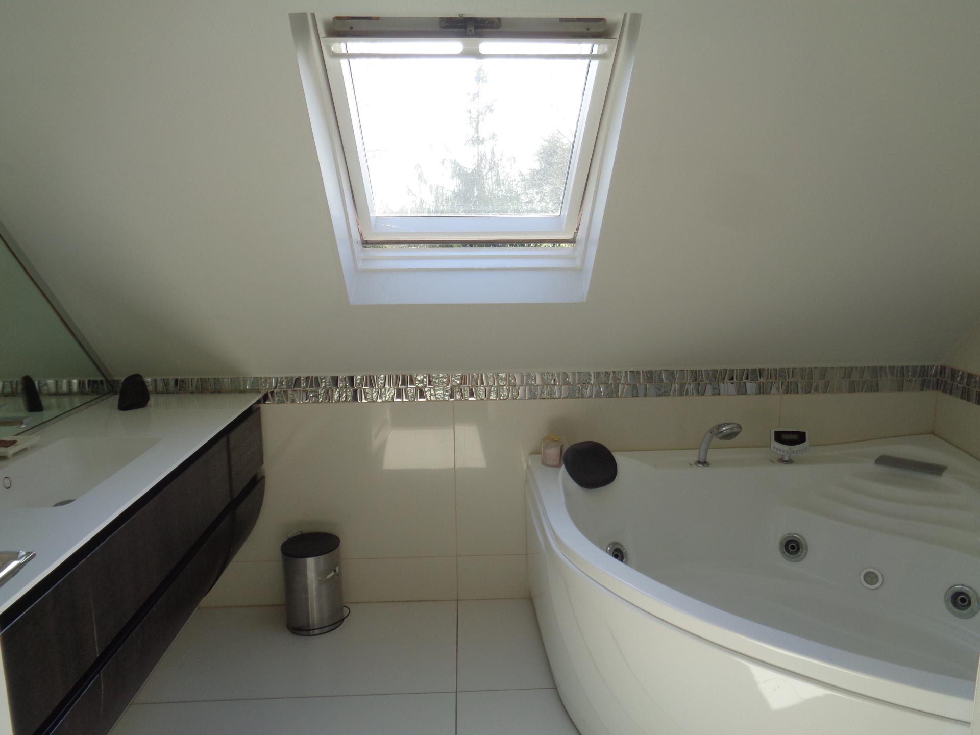 Photo 11 of the listing.