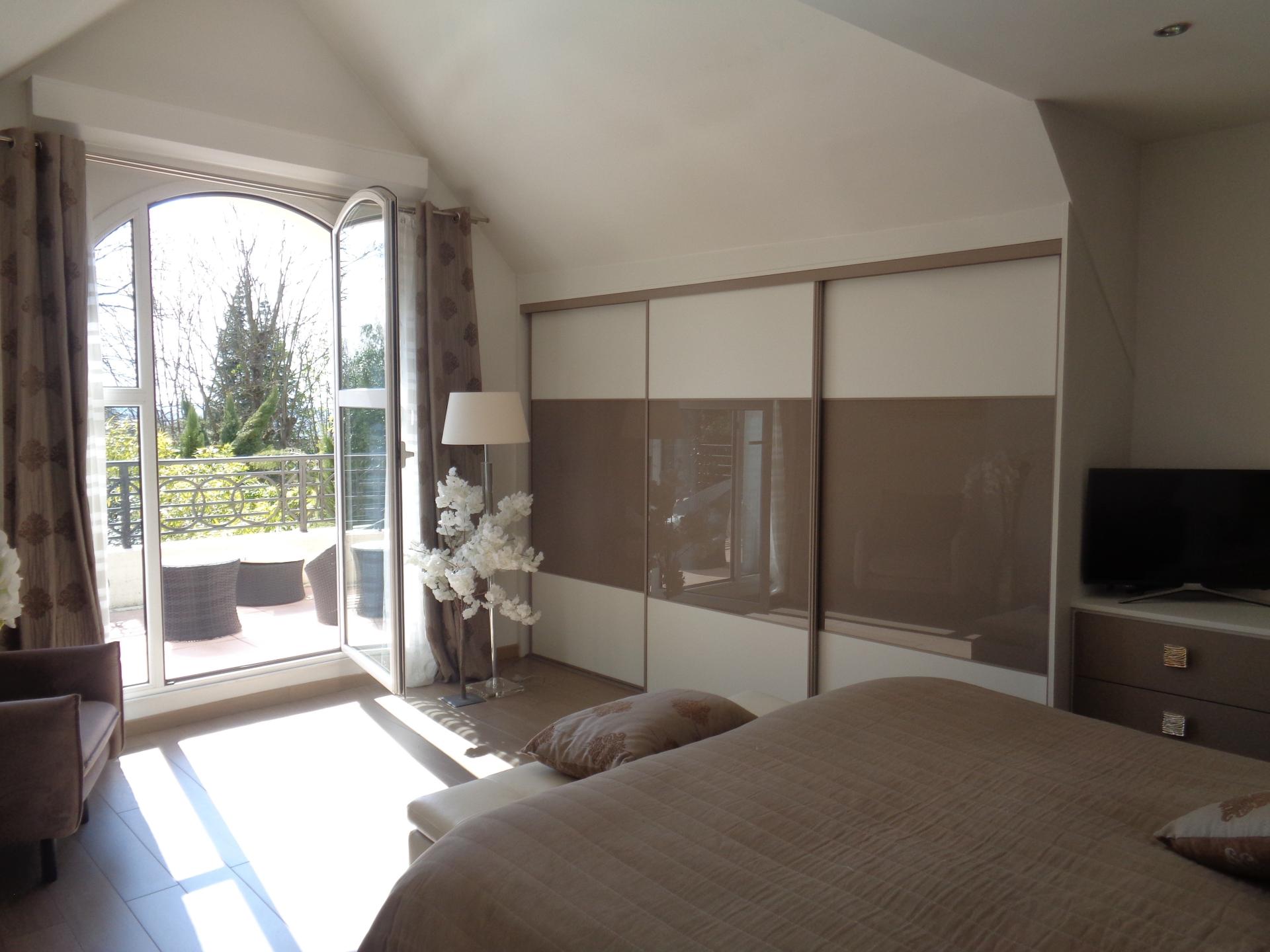 Photo 9 of the listing.