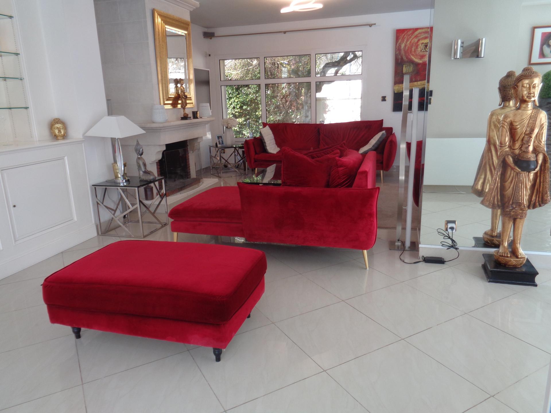 Photo 4 of the listing.