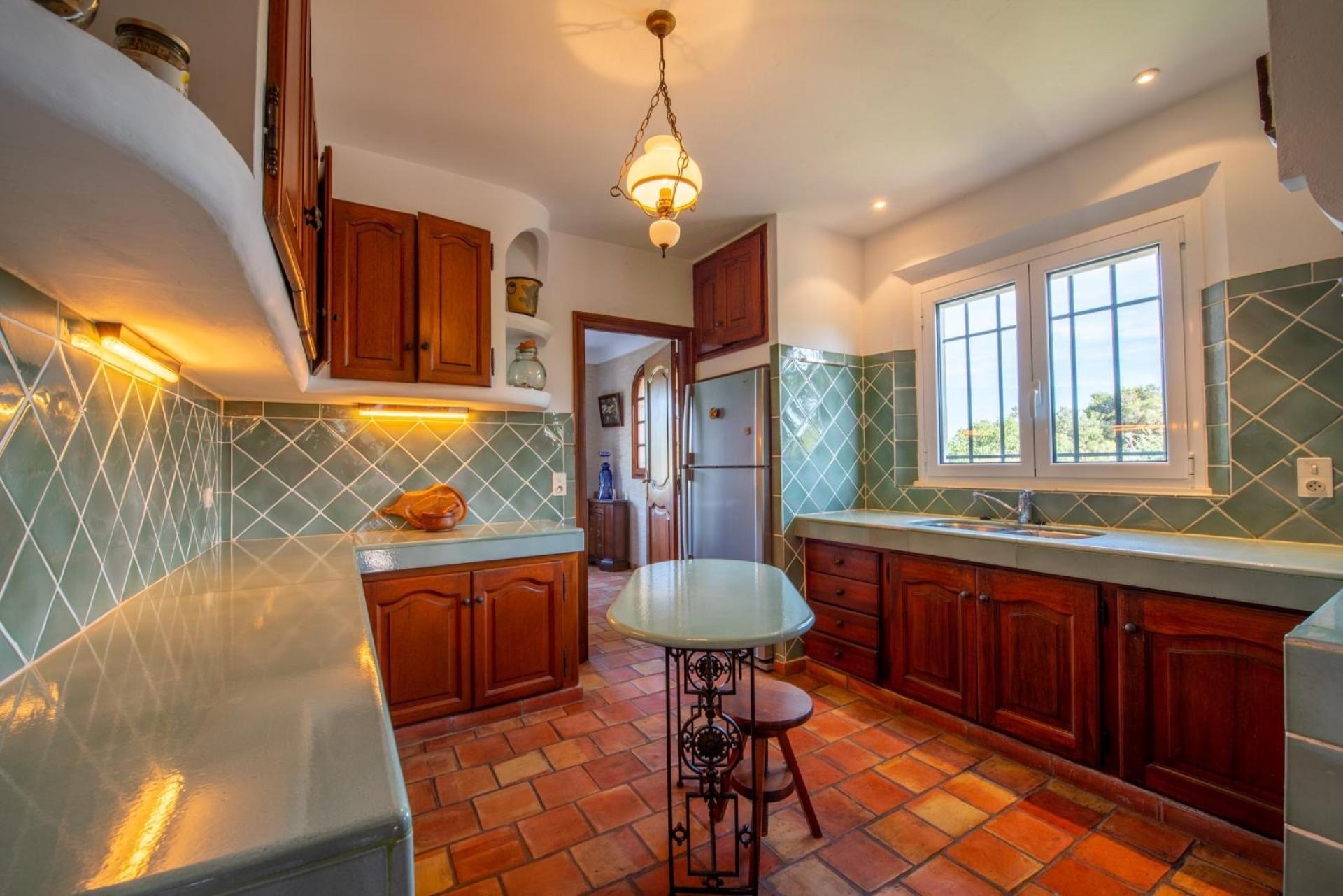 Photo 5 of the listing.