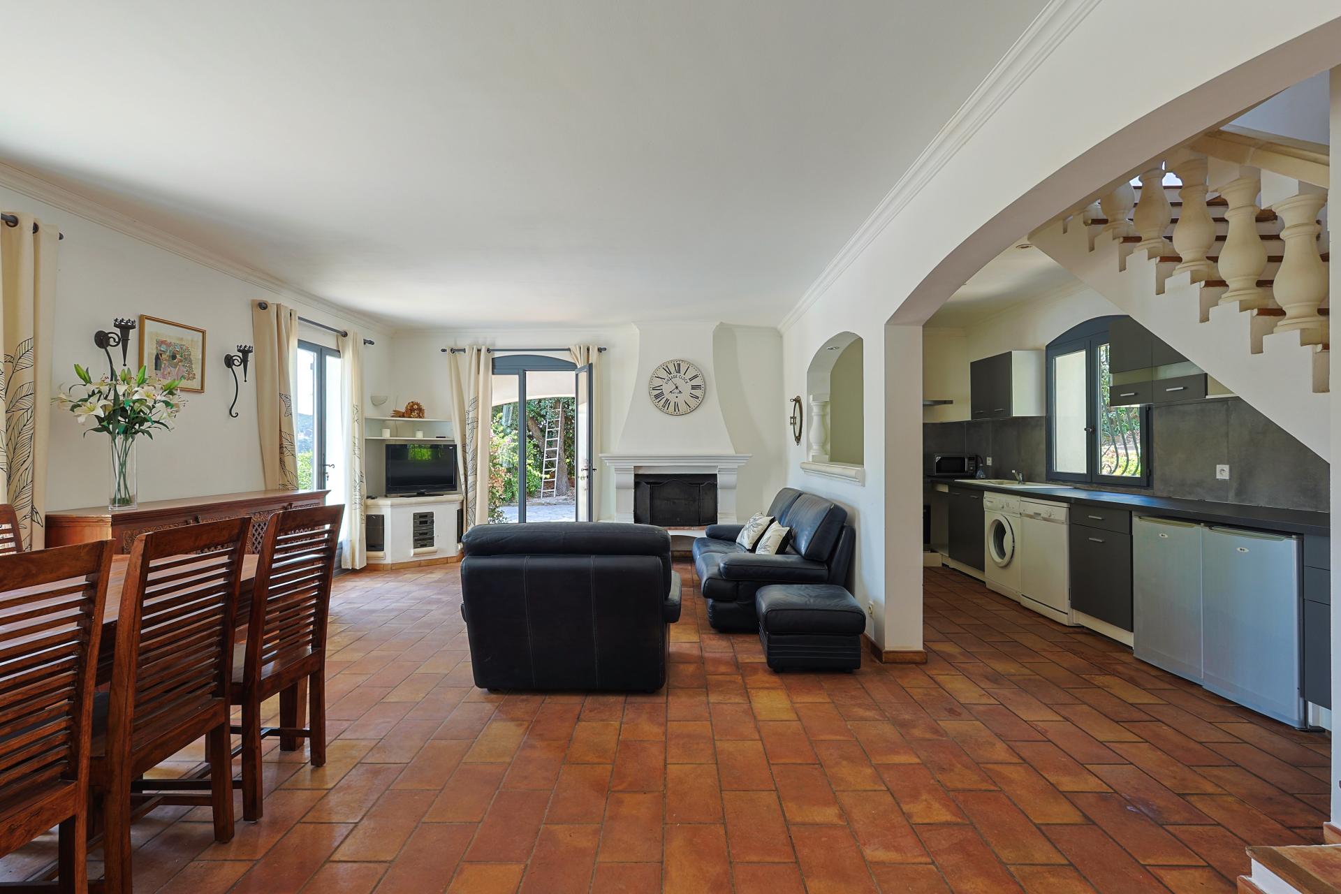 Photo 7 of the listing.