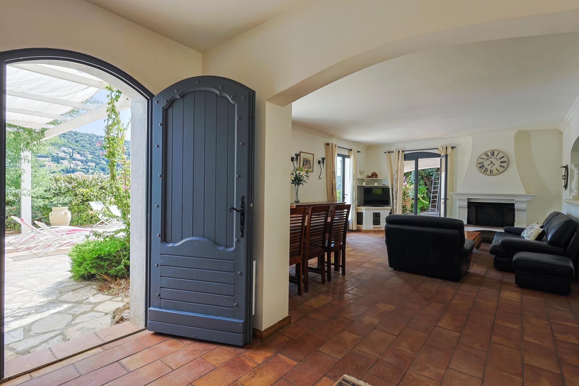 Photo 5 of the listing.