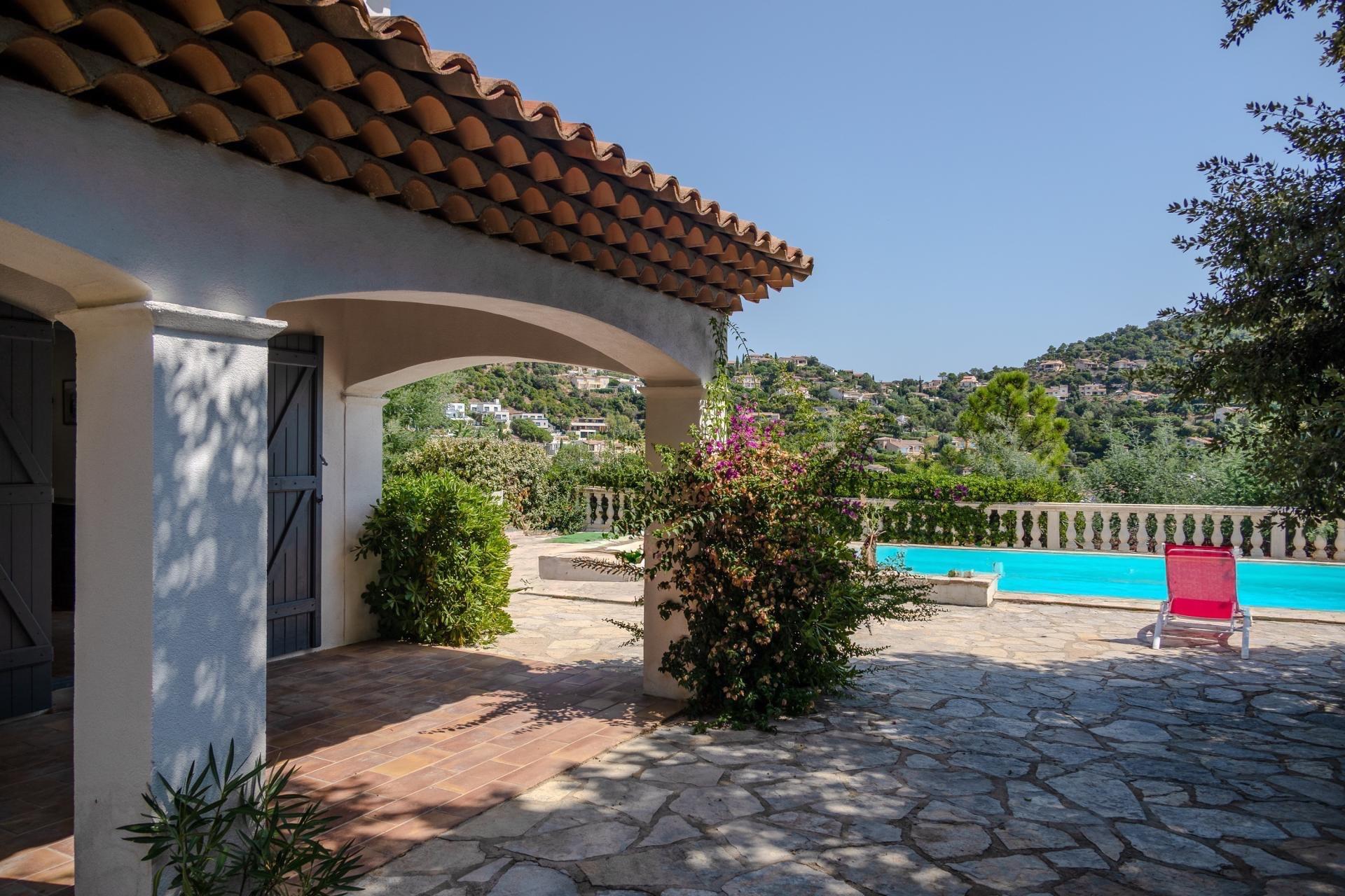 Photo 4 of the listing.