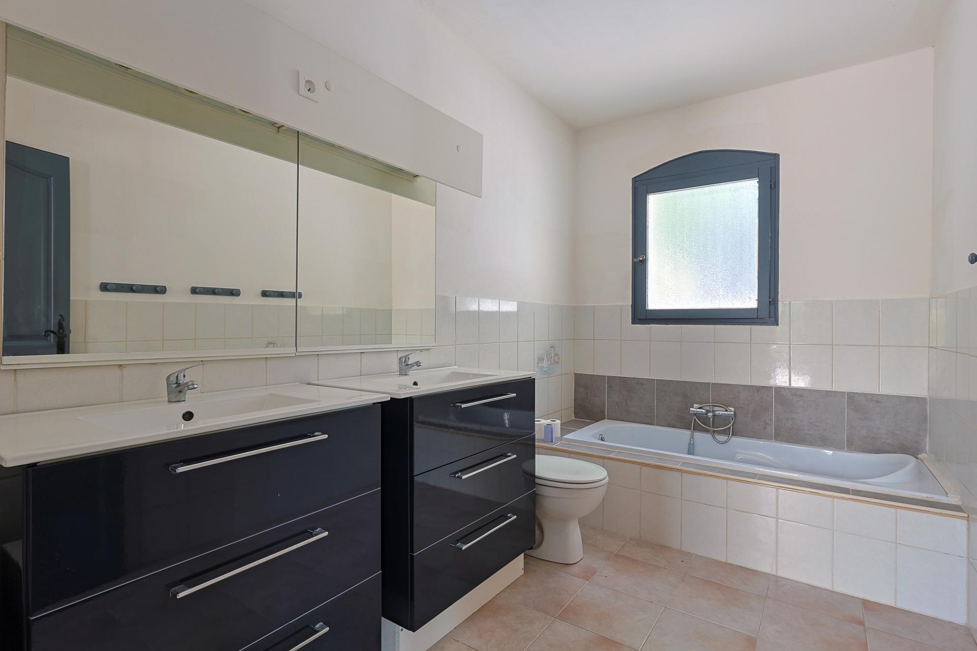 Photo 13 of the listing.