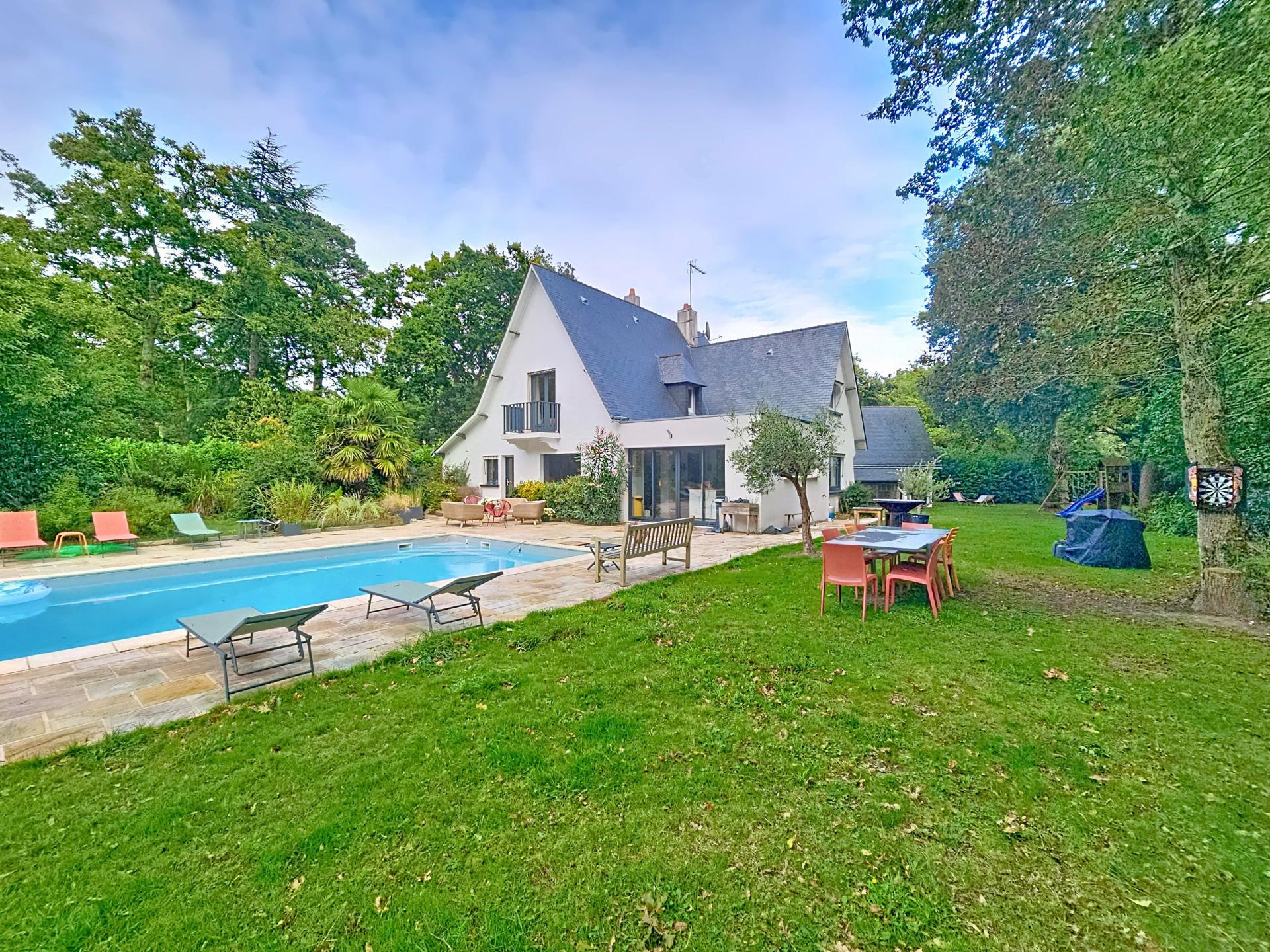 Photo 6 of the listing.