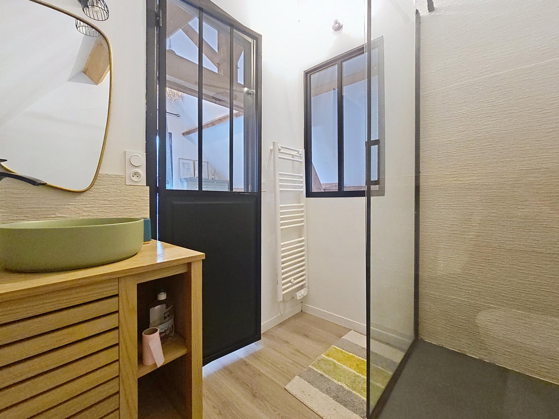 Photo 10 of the listing.