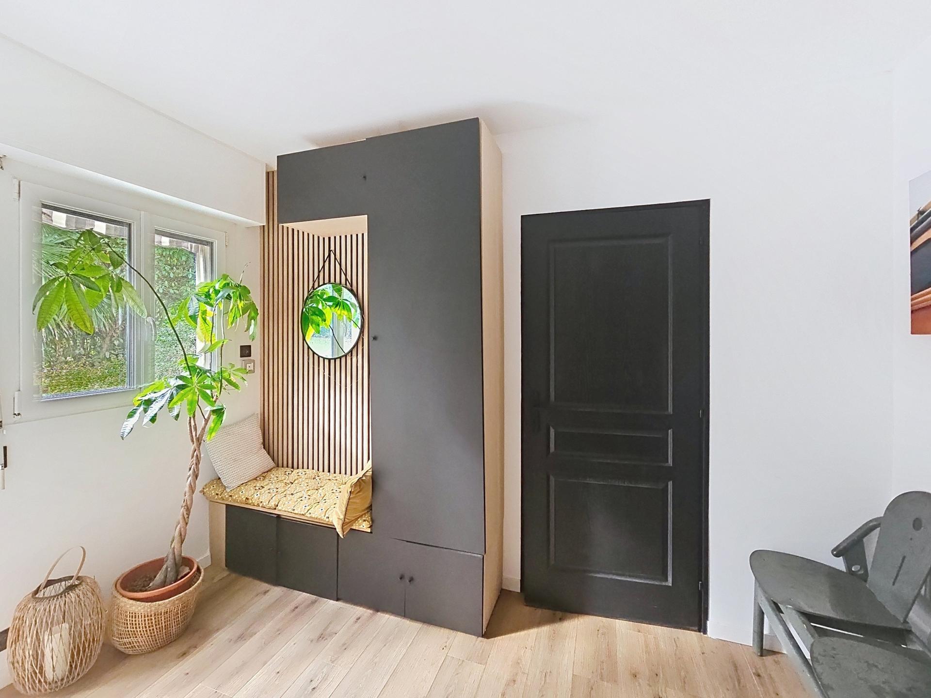 Photo 7 of the listing.