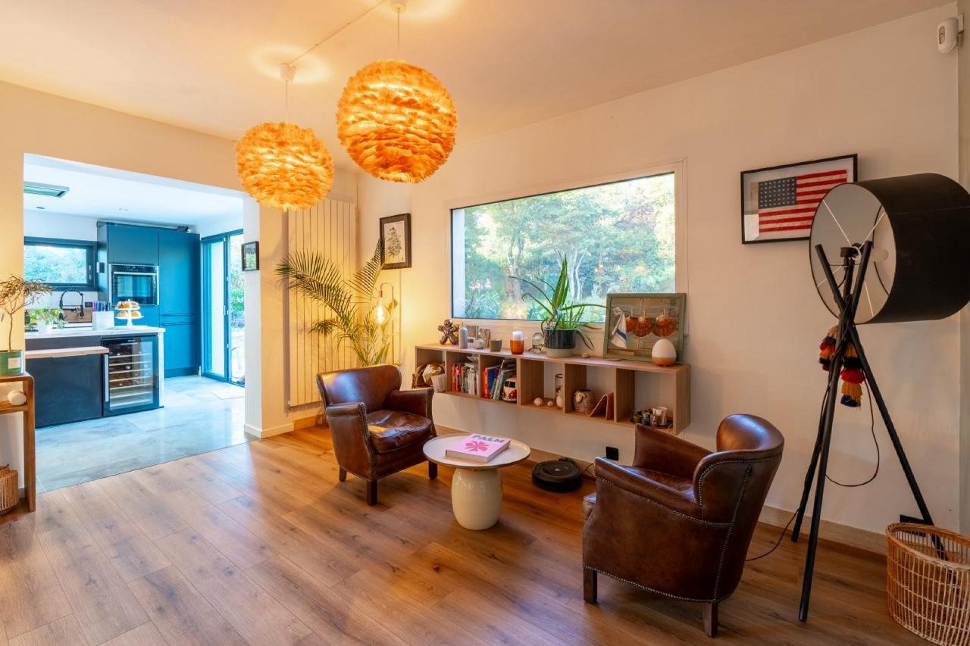 Photo 2 of the listing.