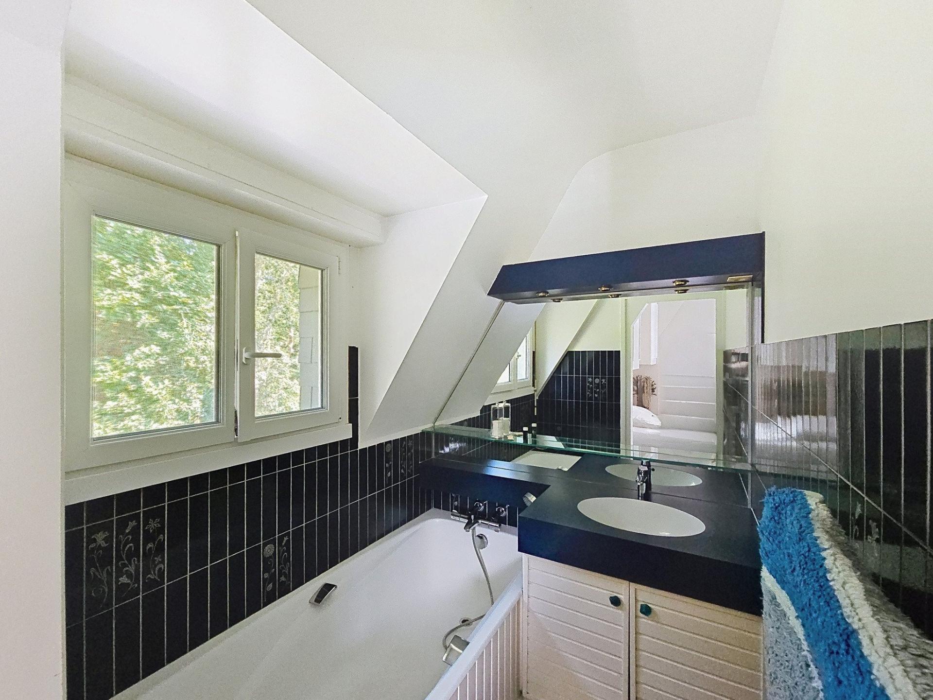 Photo 18 of the listing.