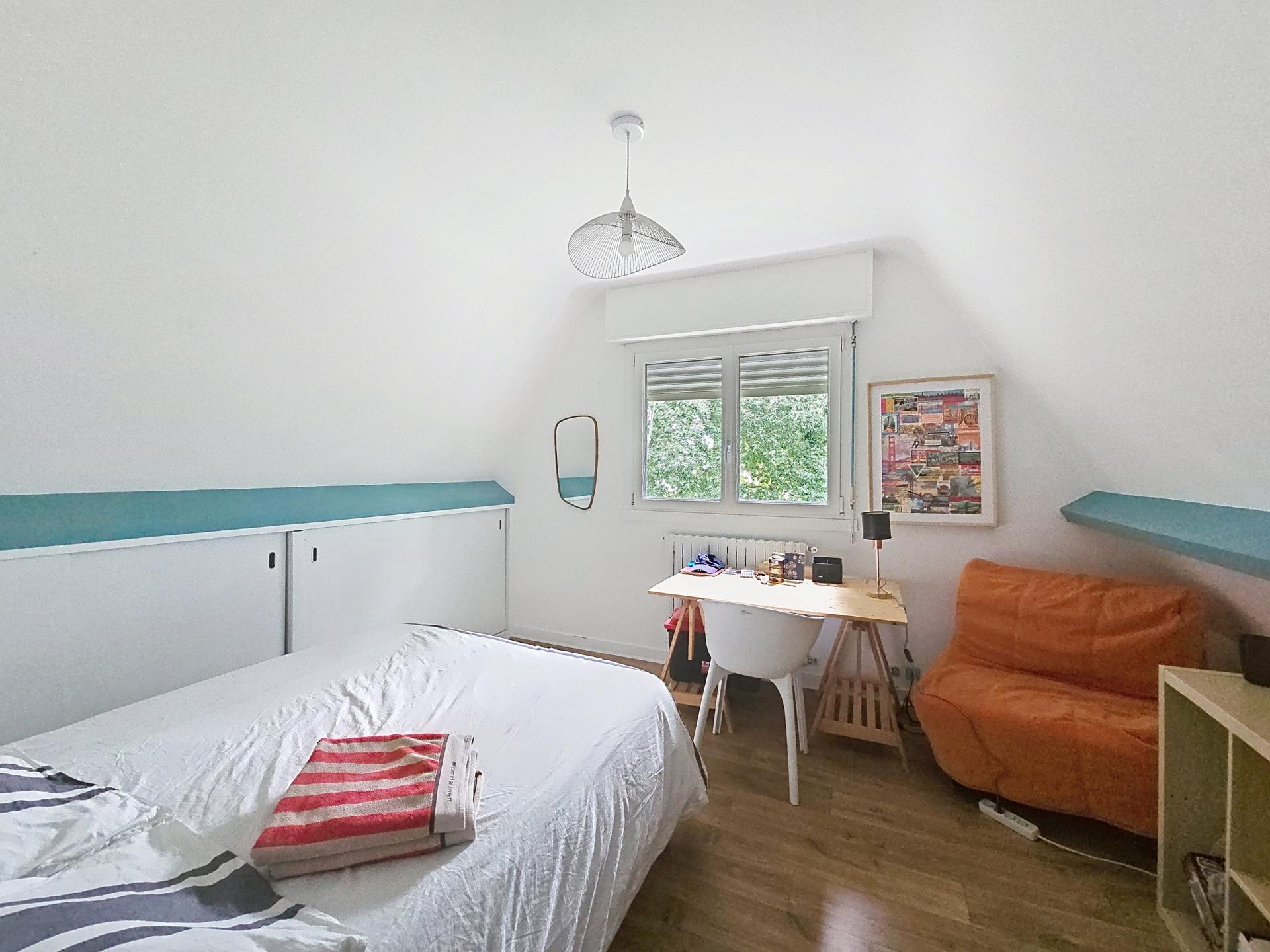 Photo 8 of the listing.