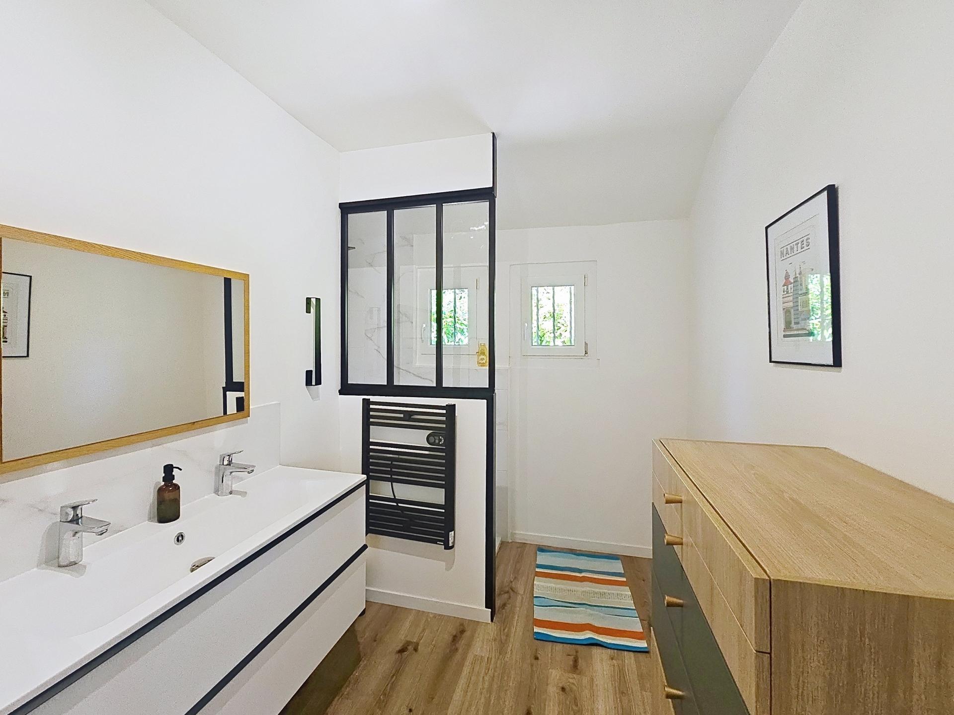 Photo 14 of the listing.