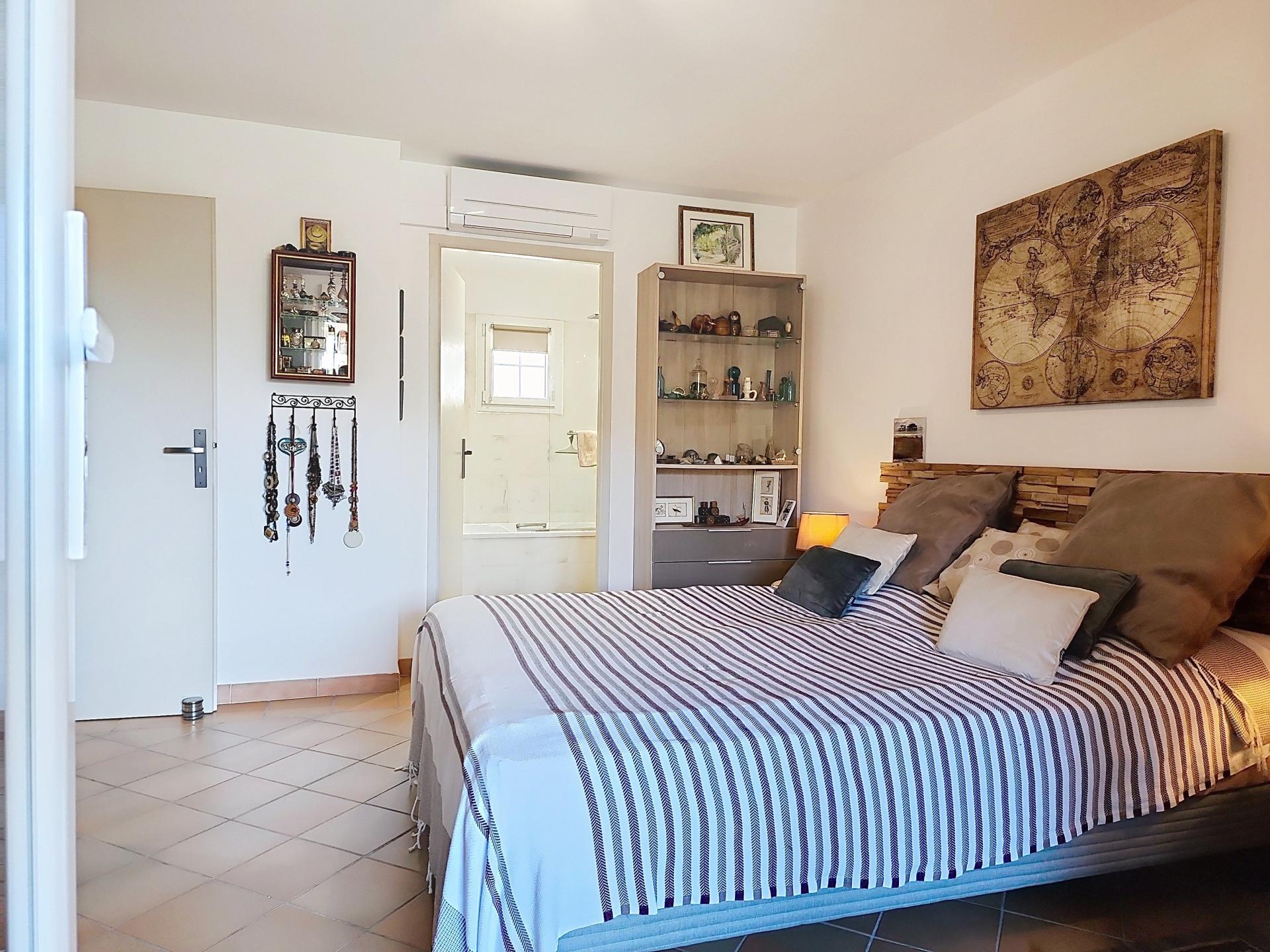 Photo 7 of the listing.