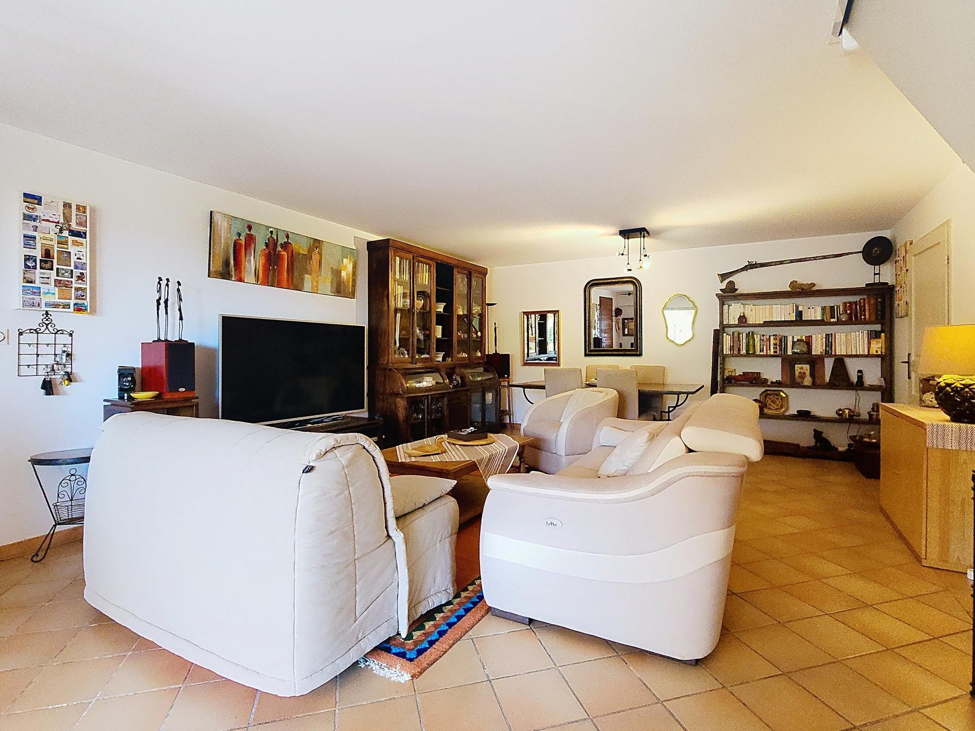 Photo 3 of the listing.