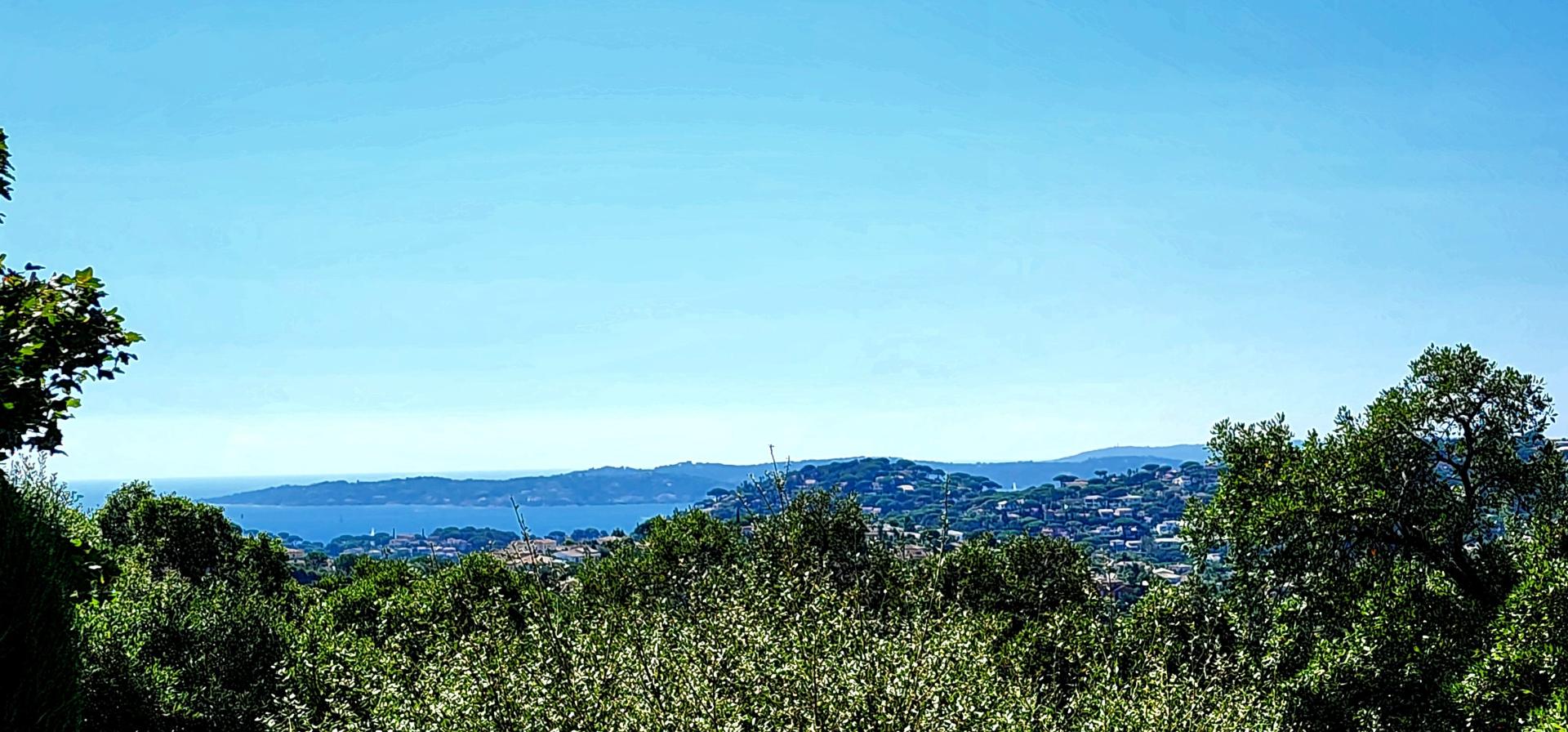 Photo 2 of the listing.