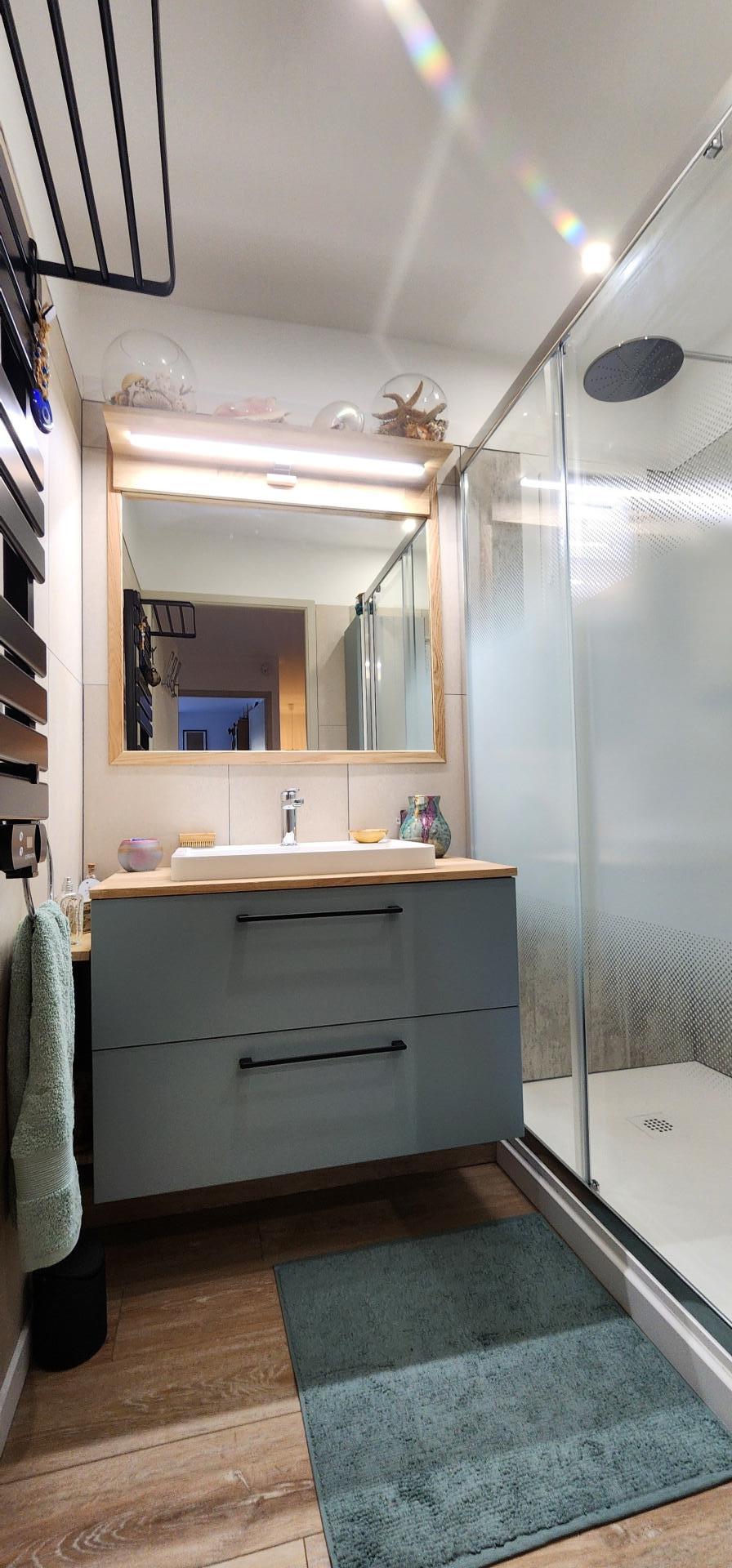 Photo 8 of the listing.