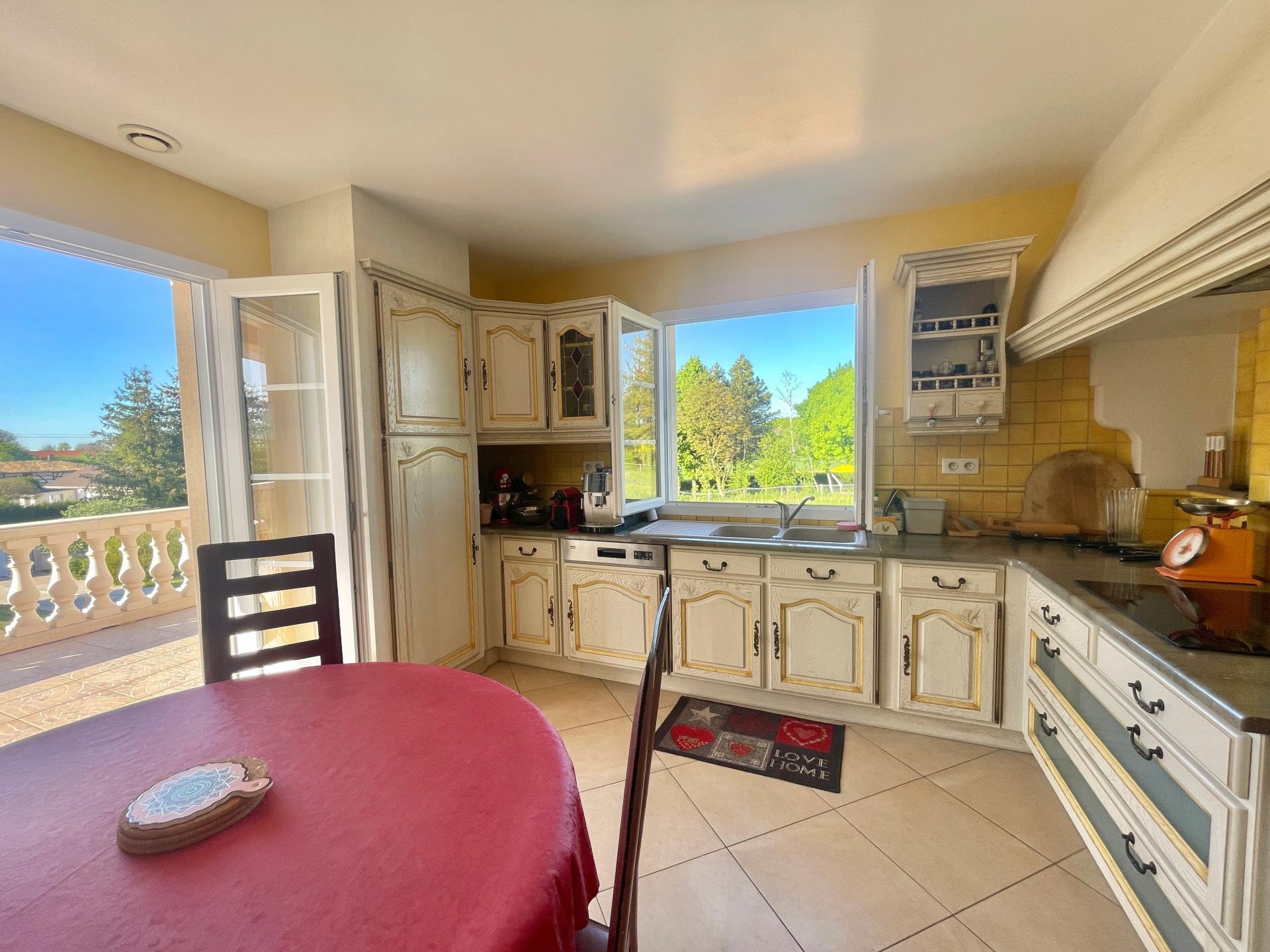 Photo 5 of the listing.