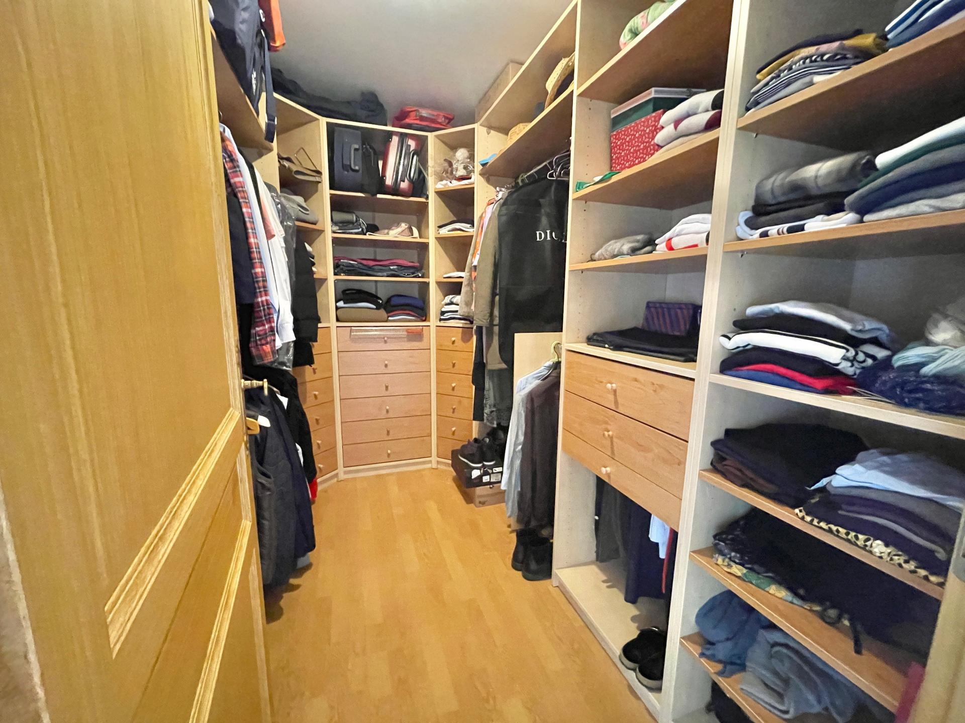 Photo 11 of the listing.