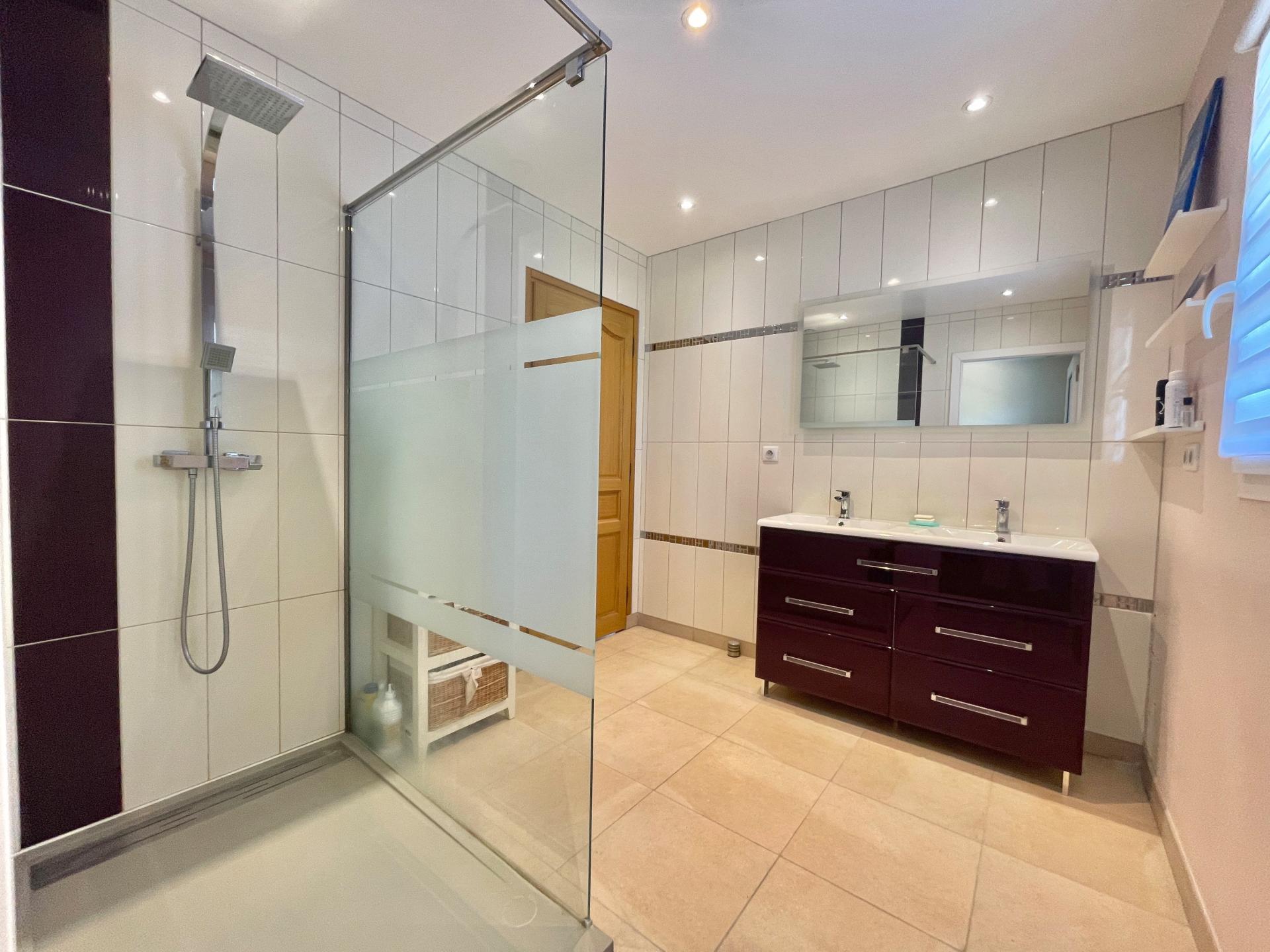 Photo 9 of the listing.