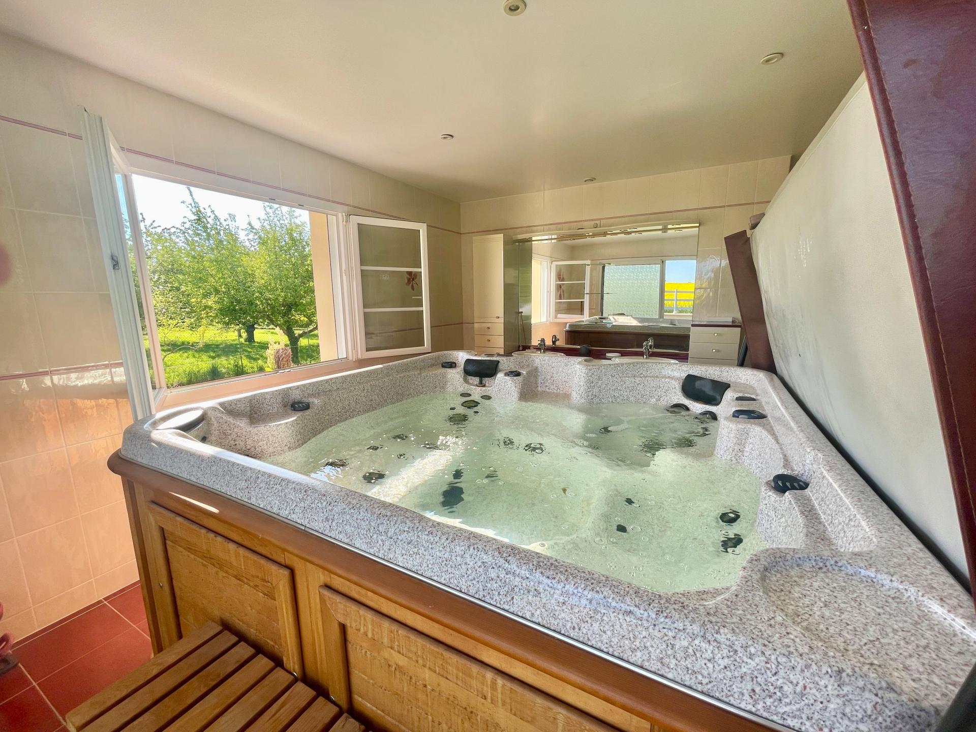 Photo 7 of the listing.