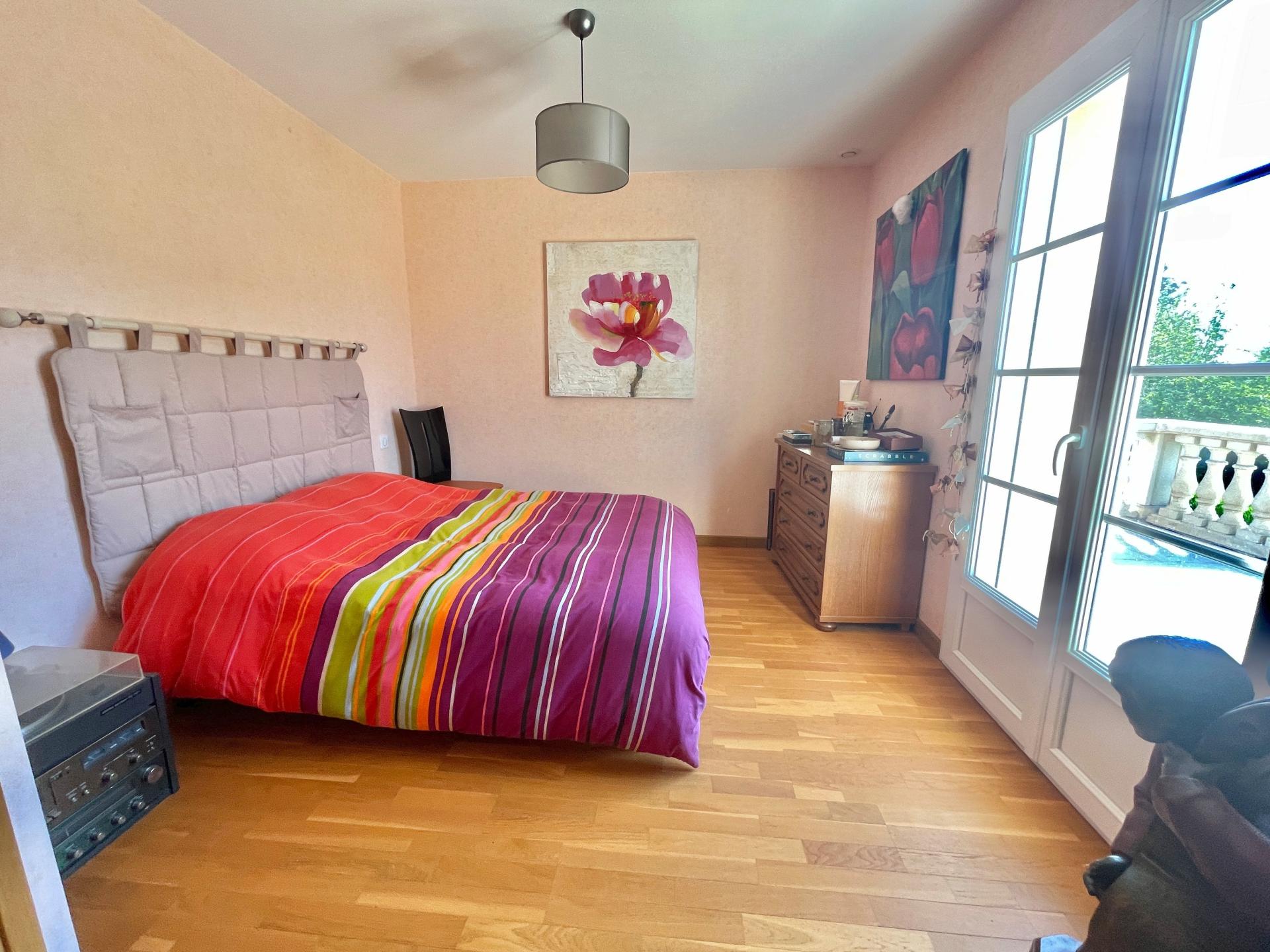 Photo 10 of the listing.