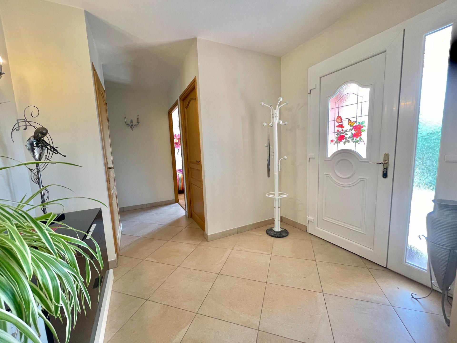 Photo 6 of the listing.