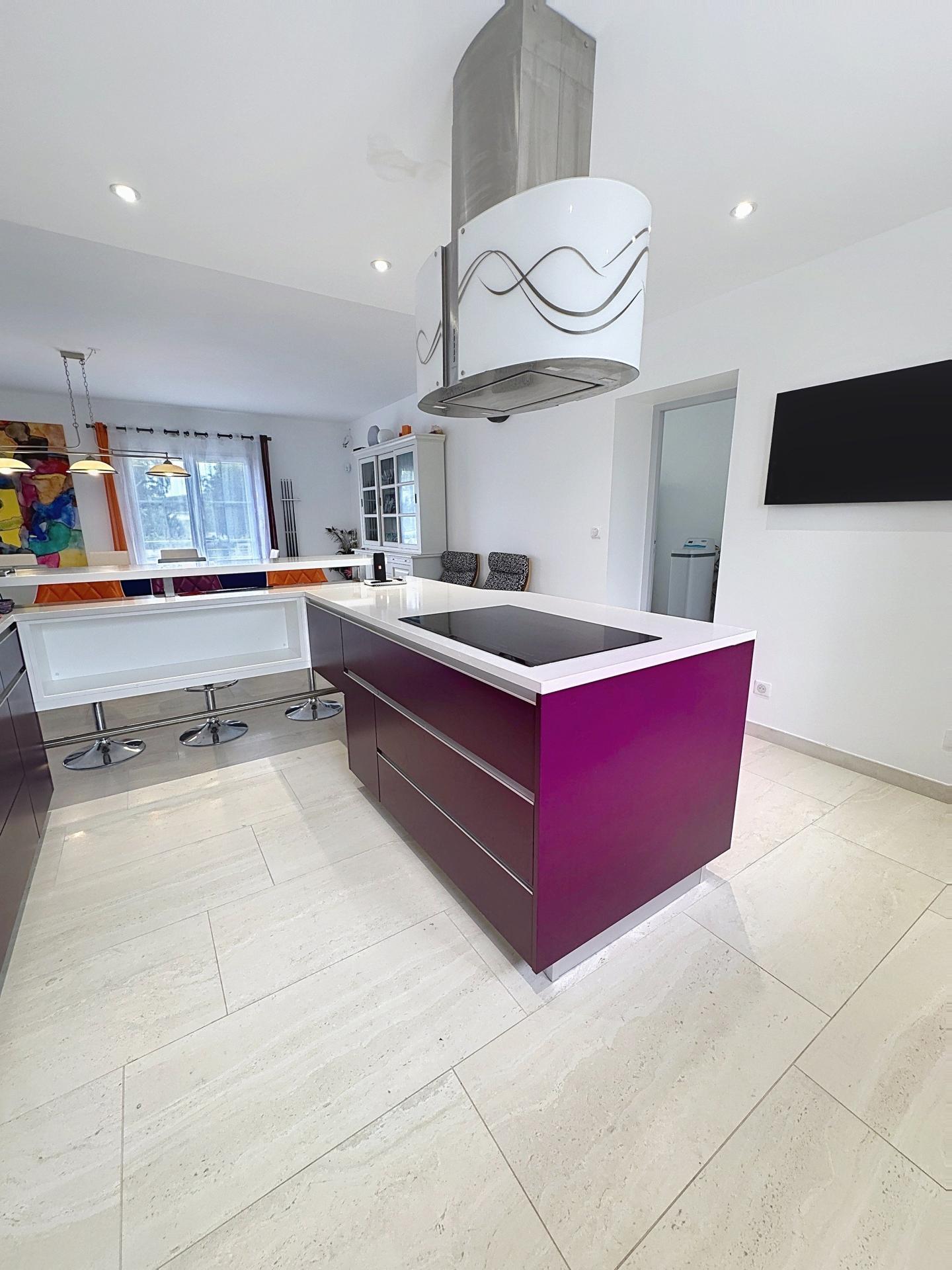 Photo 6 of the listing.