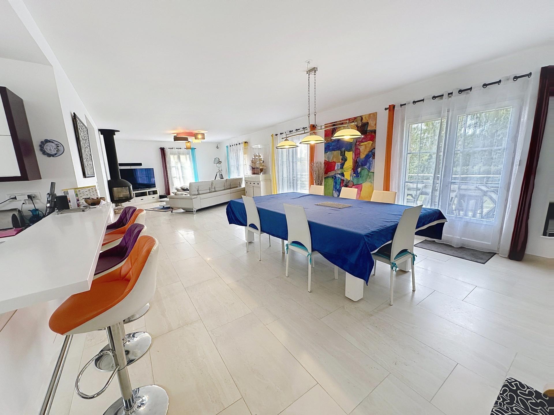 Photo 3 of the listing.